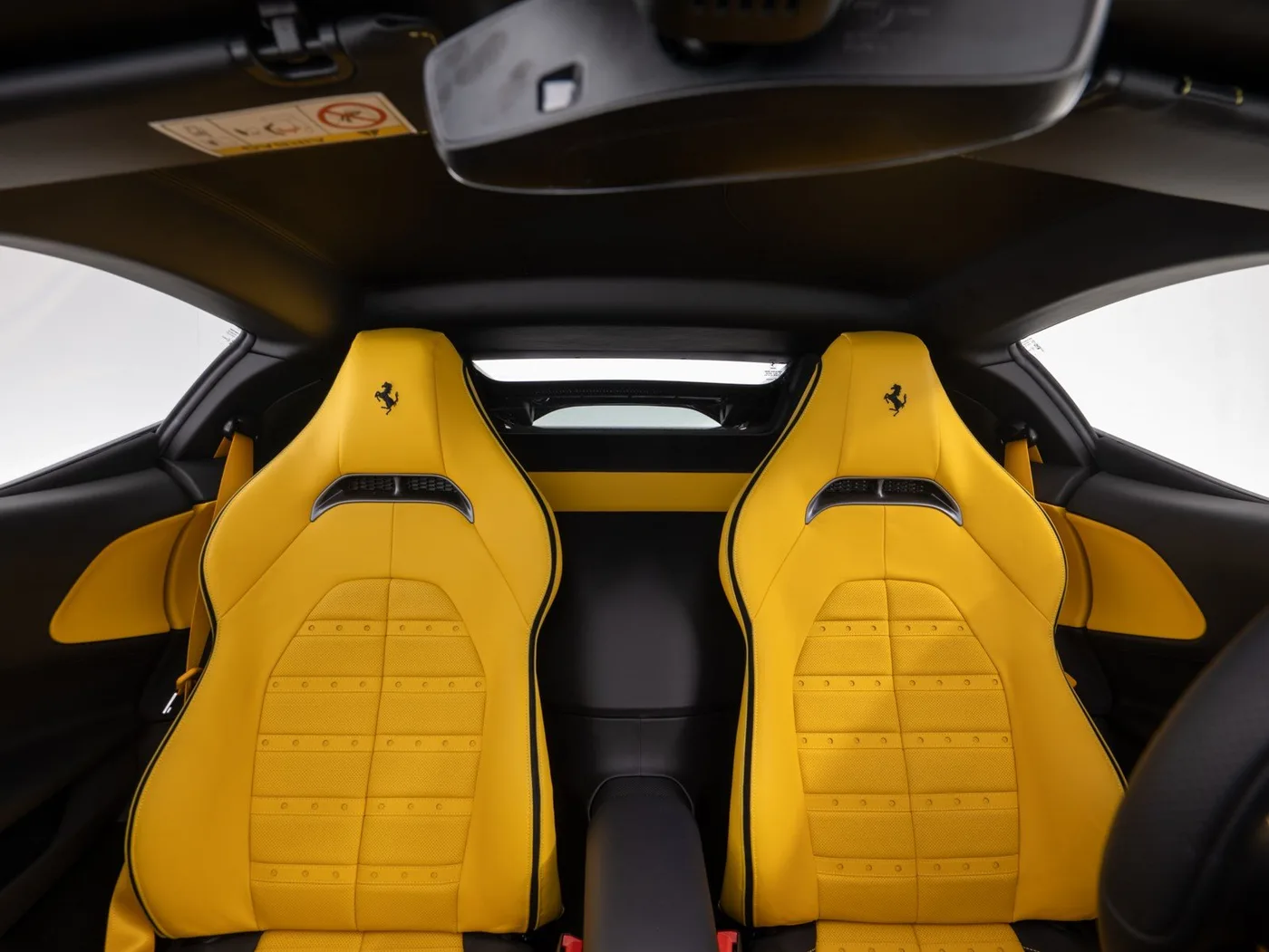 2023 Ferrari SF90 Stradale angeboten von einem Fachhändler in Singen, Deutschland, Foto 10 von 15