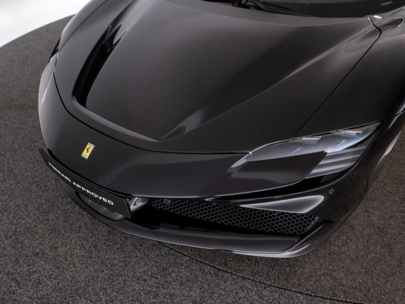 2023 Ferrari SF90 Stradale angeboten von einem Fachhändler in Singen, Deutschland, Foto 14 von 15