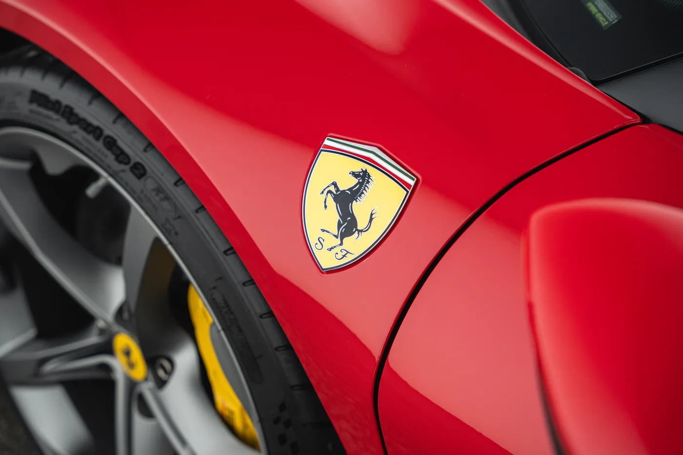 2023 Ferrari SF90 Stradale angeboten von einem Fachhändler in Vösendorf, Österreich, Foto 12 von 15