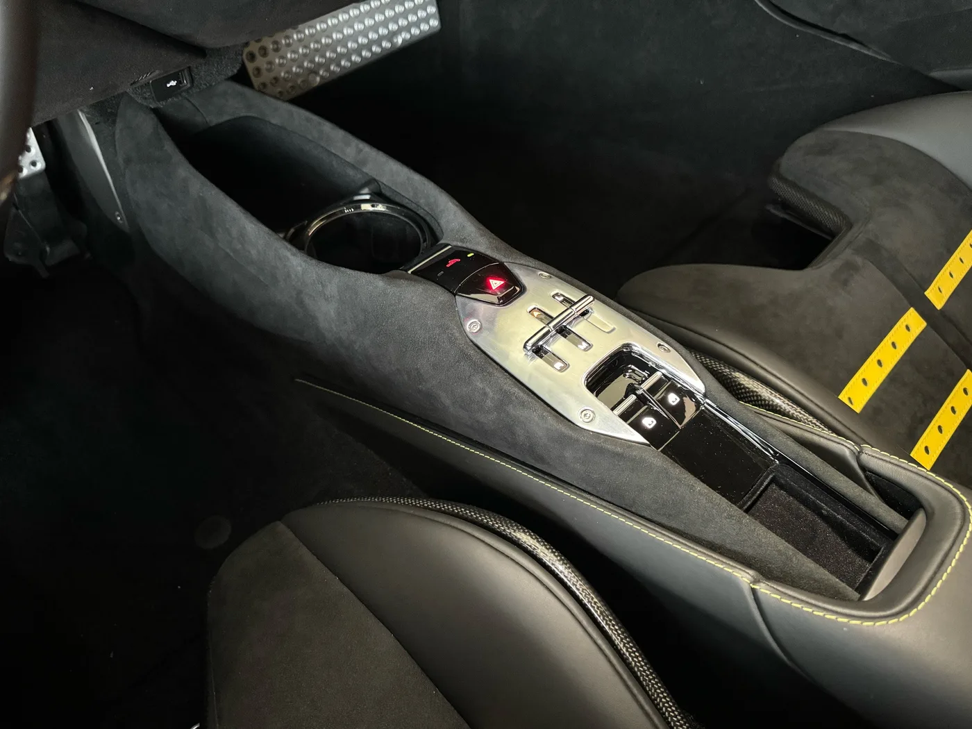 2023 Ferrari SF90 Stradale proposée par un concessionnaire spécialisé à Frankfurt am Main, Allemagne, photo 15 sur 15
