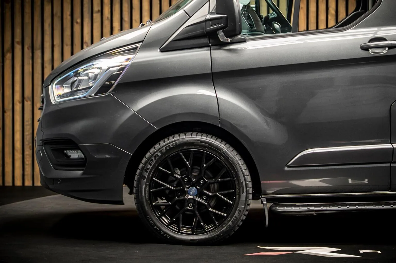 2023 Ford Transit Custom Limited, 8/30
