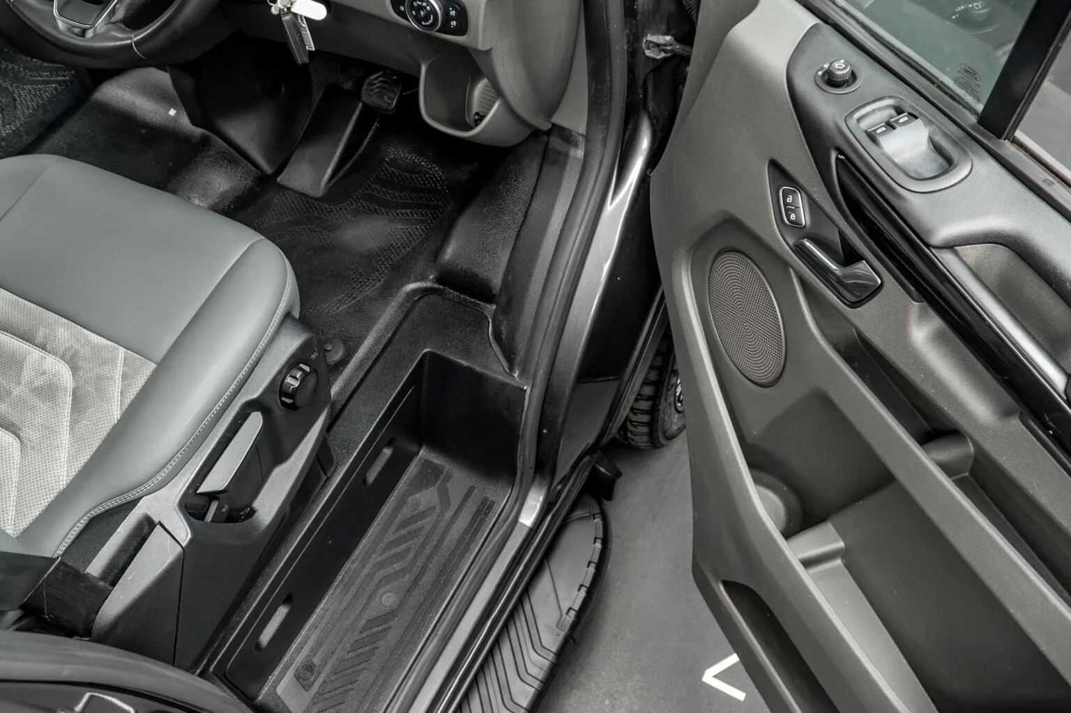 2023 Ford Transit Custom Limited, 29/30