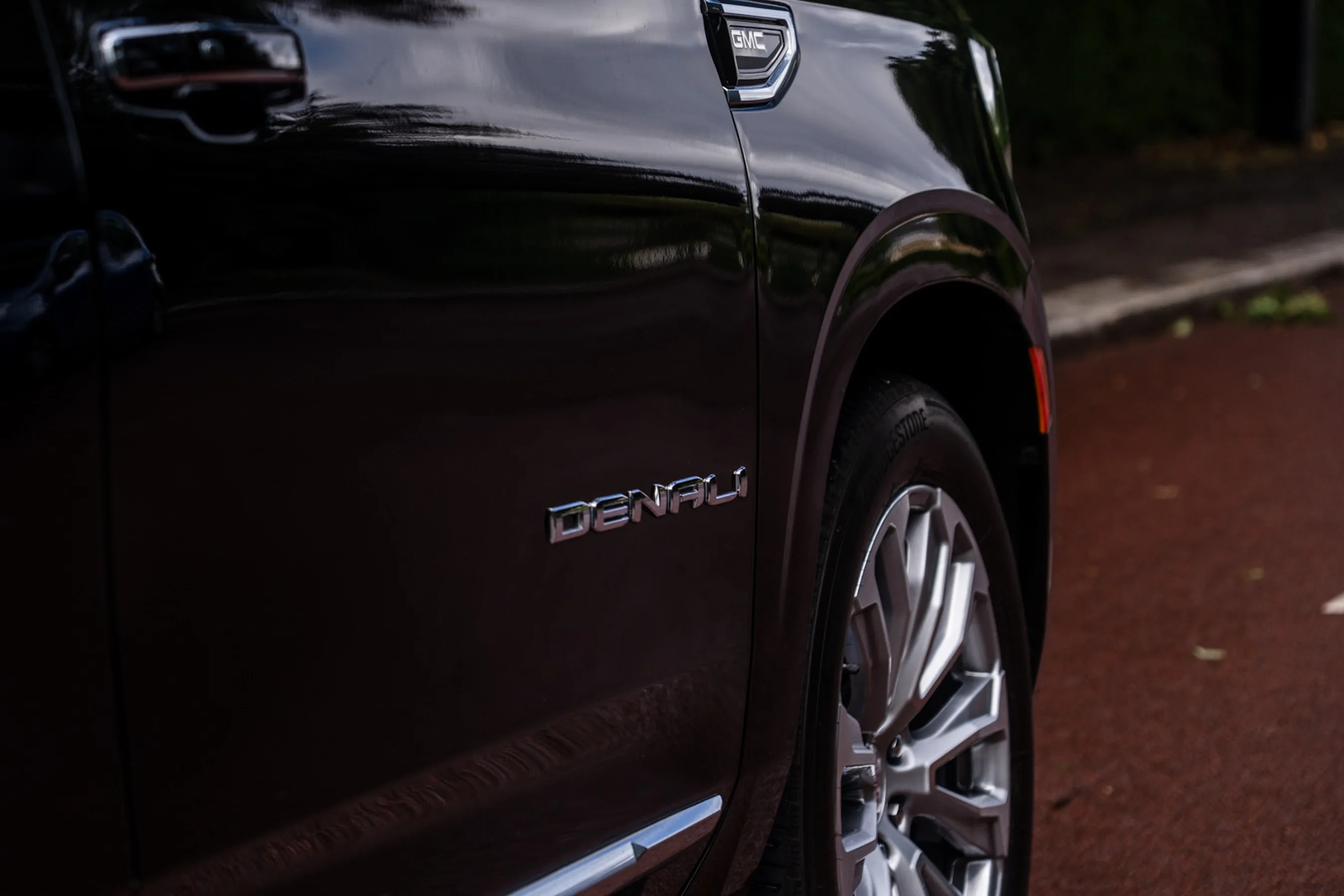 2023 GMC Yukon Denali, 10/30