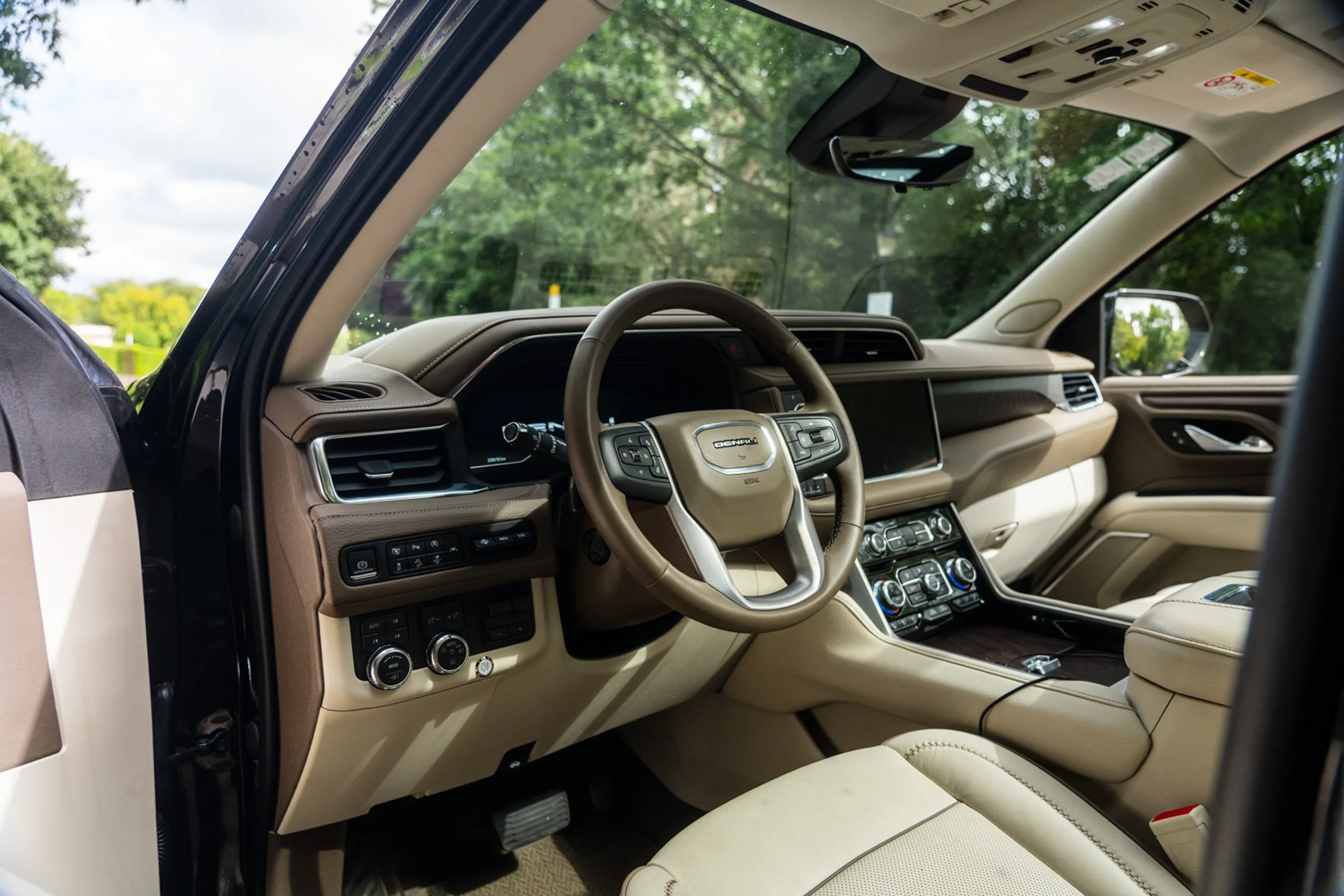 2023 GMC Yukon Denali, 25/30