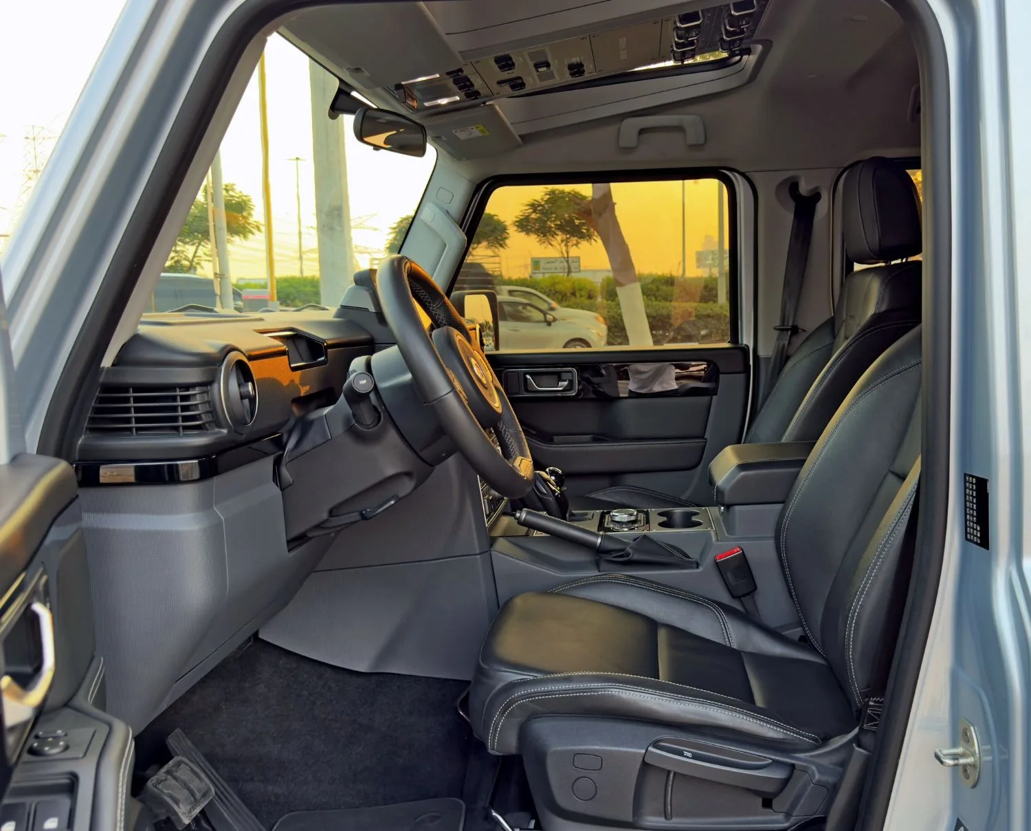2023 INEOS Grenadier Fieldmaster Edition offered by a specialist dealer in Dubai, United Arab Emirates, photo 9 of 14