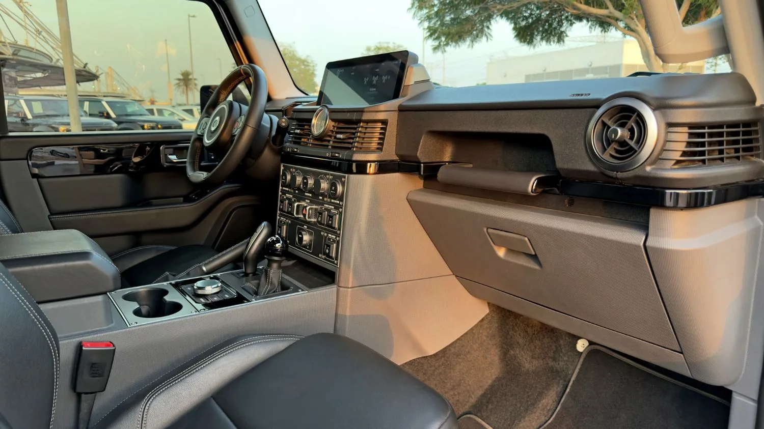 2023 INEOS Grenadier Fieldmaster Edition offered by a specialist dealer in Dubai, United Arab Emirates, photo 10 of 14