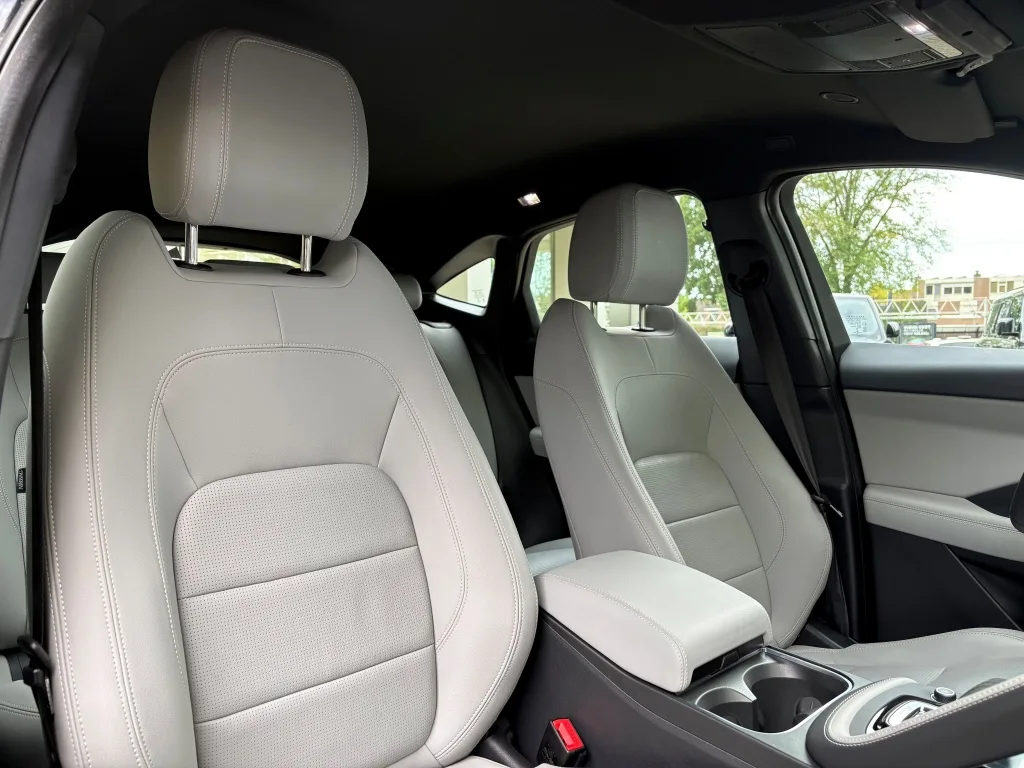 2023 Jaguar E-Pace P300e R-Dynamic SE, 7/30