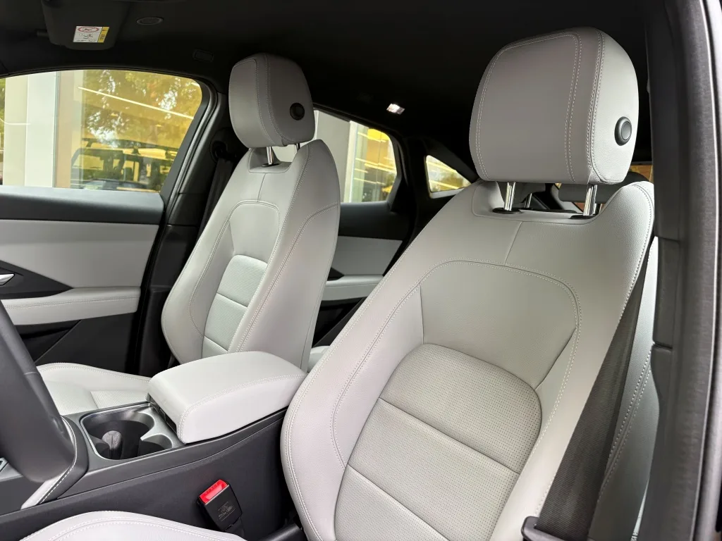 2023 Jaguar E-Pace P300e R-Dynamic SE, 8/30