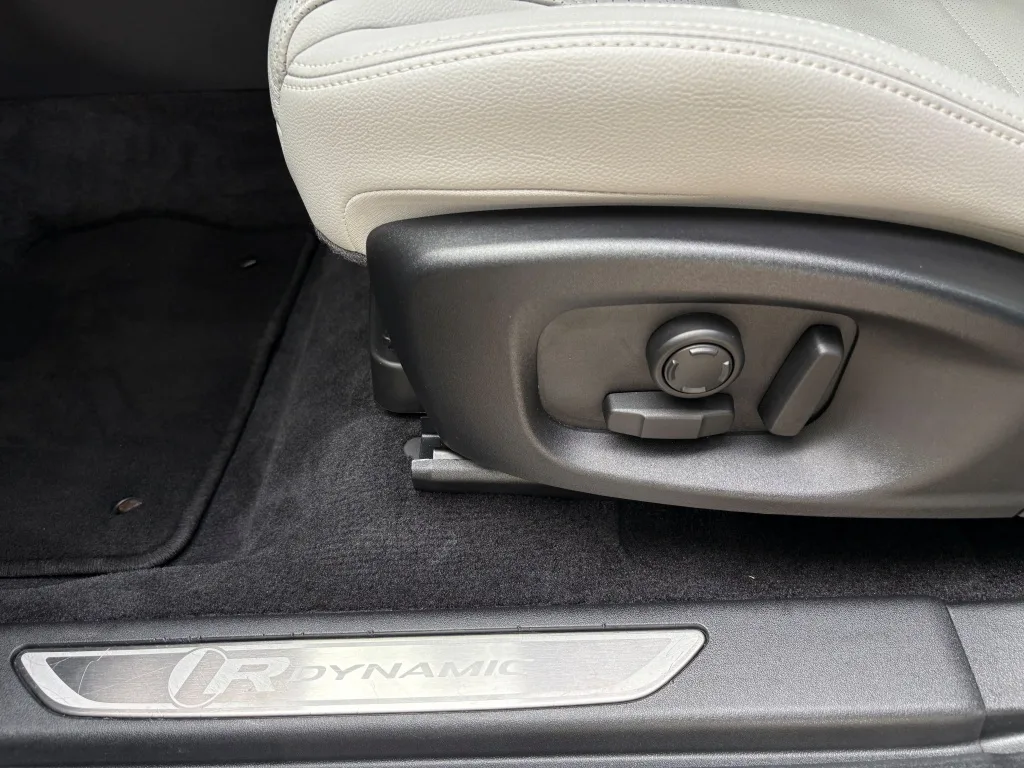 2023 Jaguar E-Pace P300e R-Dynamic SE, 15/30