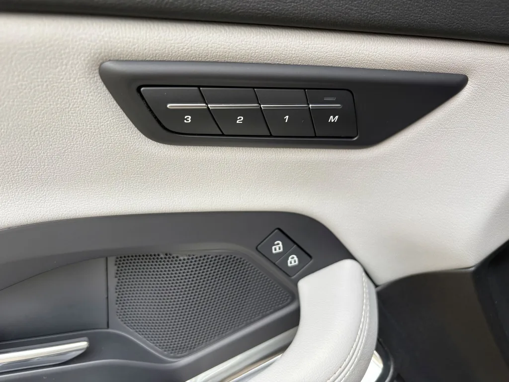 2023 Jaguar E-Pace P300e R-Dynamic SE, 16/30