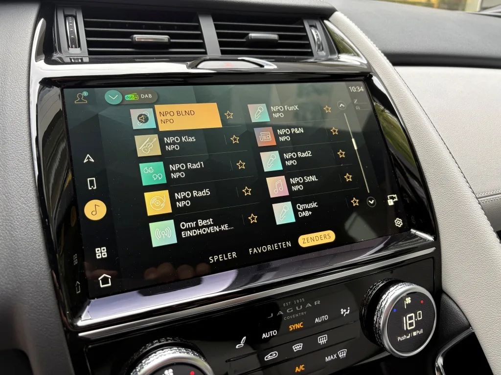 2023 Jaguar E-Pace P300e R-Dynamic SE, 22/30