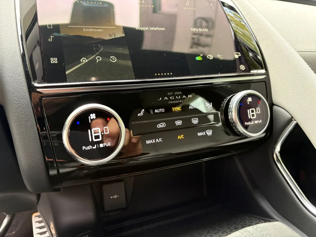 2023 Jaguar E-Pace P300e R-Dynamic SE, 28/30