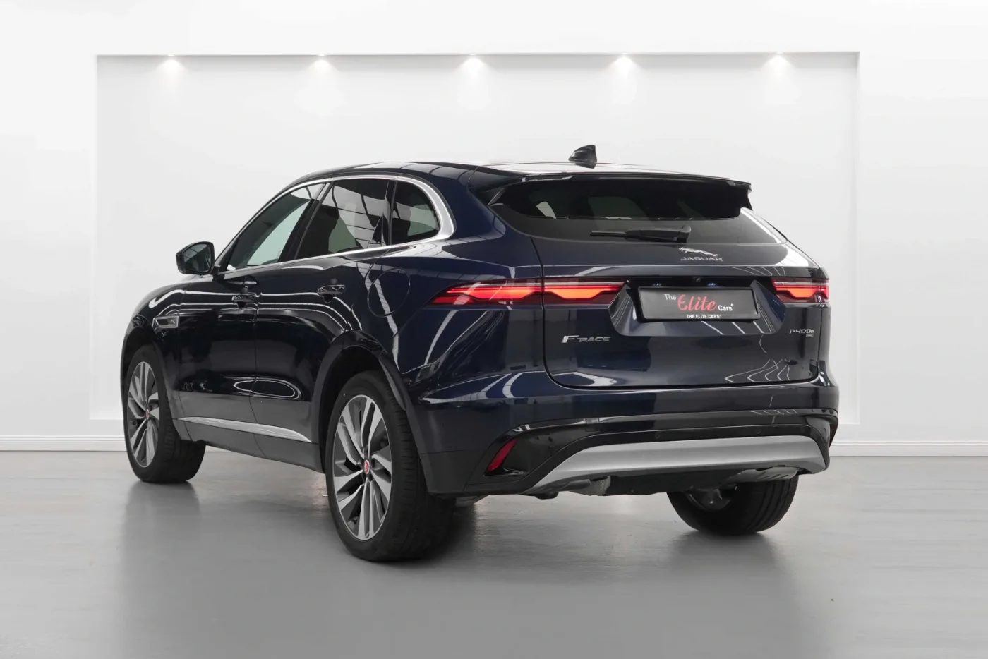 2023 Jaguar F-Pace P400e AWD offered by a specialist dealer in Dubai, United Arab Emirates, photo 5 of 10
