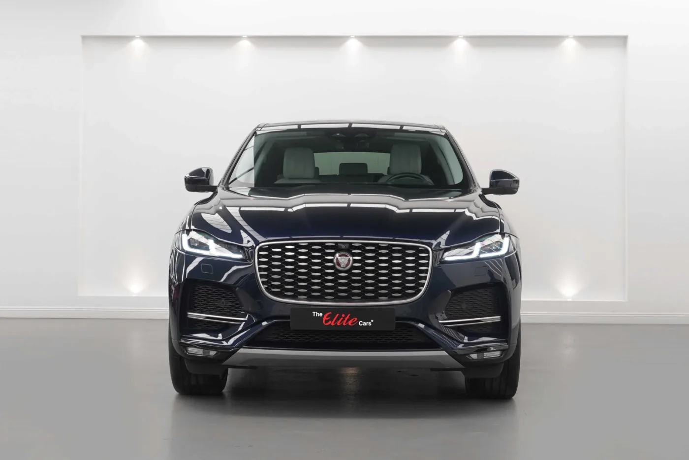 2023 Jaguar F-Pace P400e AWD offered by a specialist dealer in Dubai, United Arab Emirates, photo 6 of 10