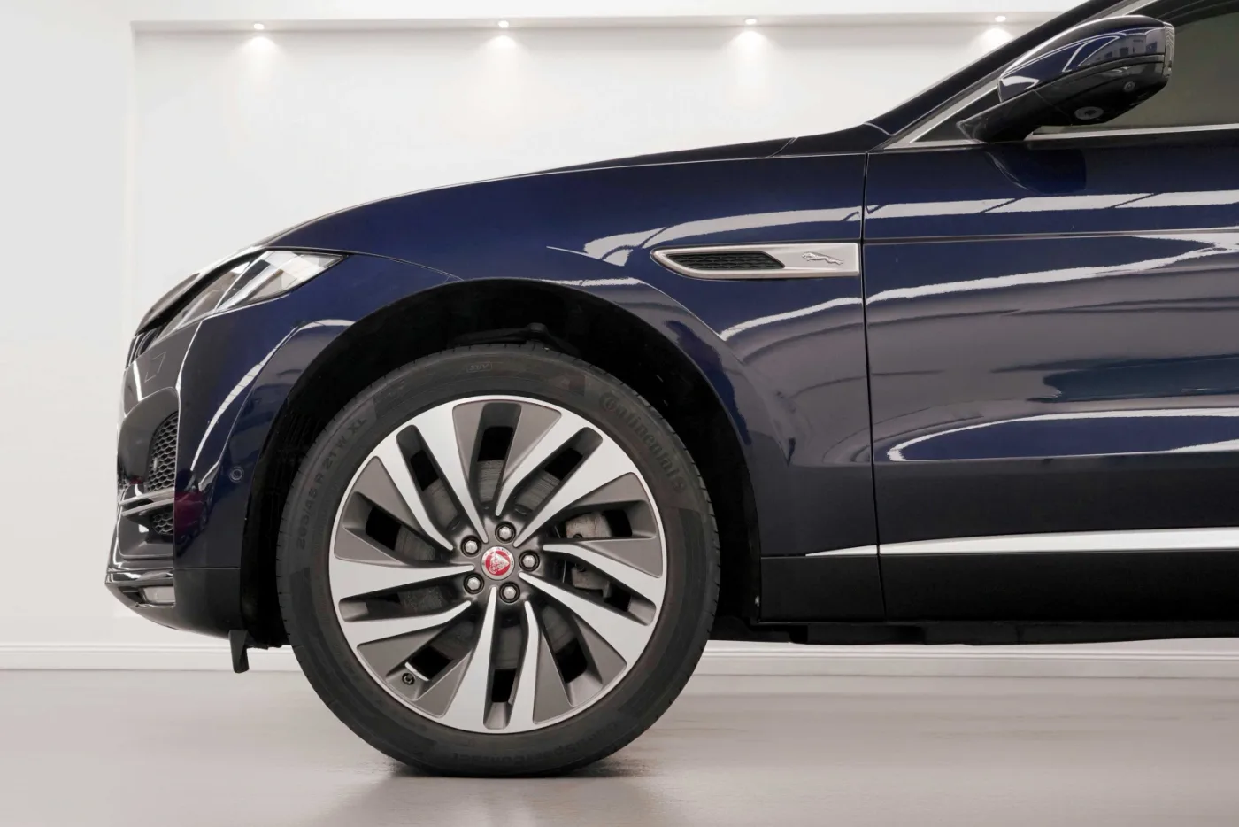 2023 Jaguar F-Pace P400e AWD offered by a specialist dealer in Dubai, United Arab Emirates, photo 7 of 10
