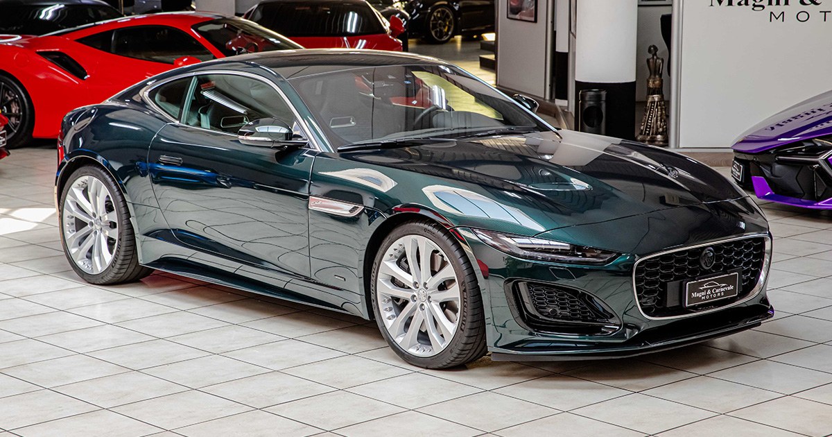 2023 Jaguar F-Type 5.0 V8 proposée par un concessionnaire spécialisé à Milan, Italie, photo principale