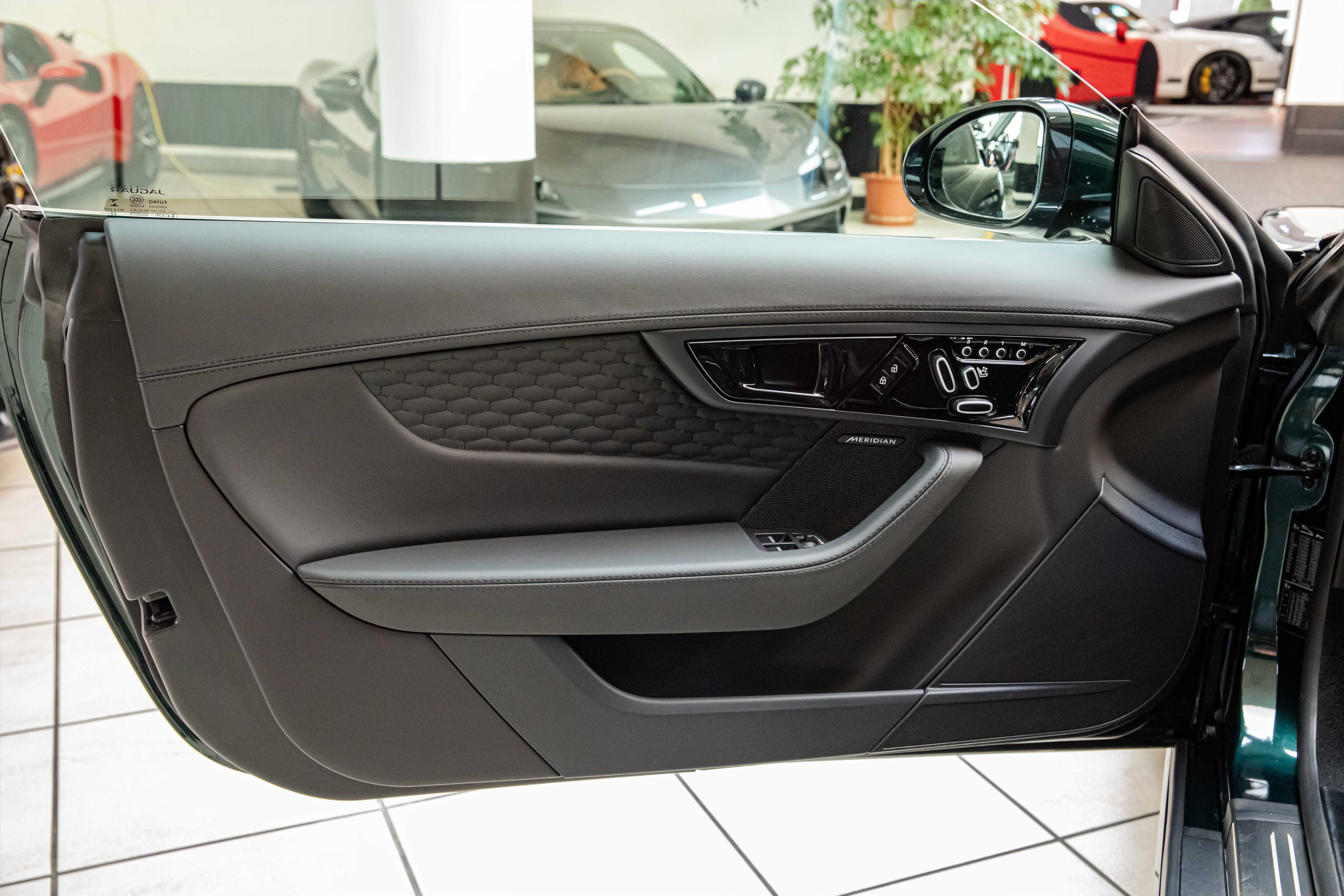 2023 Jaguar F-Type 5.0 V8 offered by a specialist dealer in Milan, Italy, photo 15 of 20