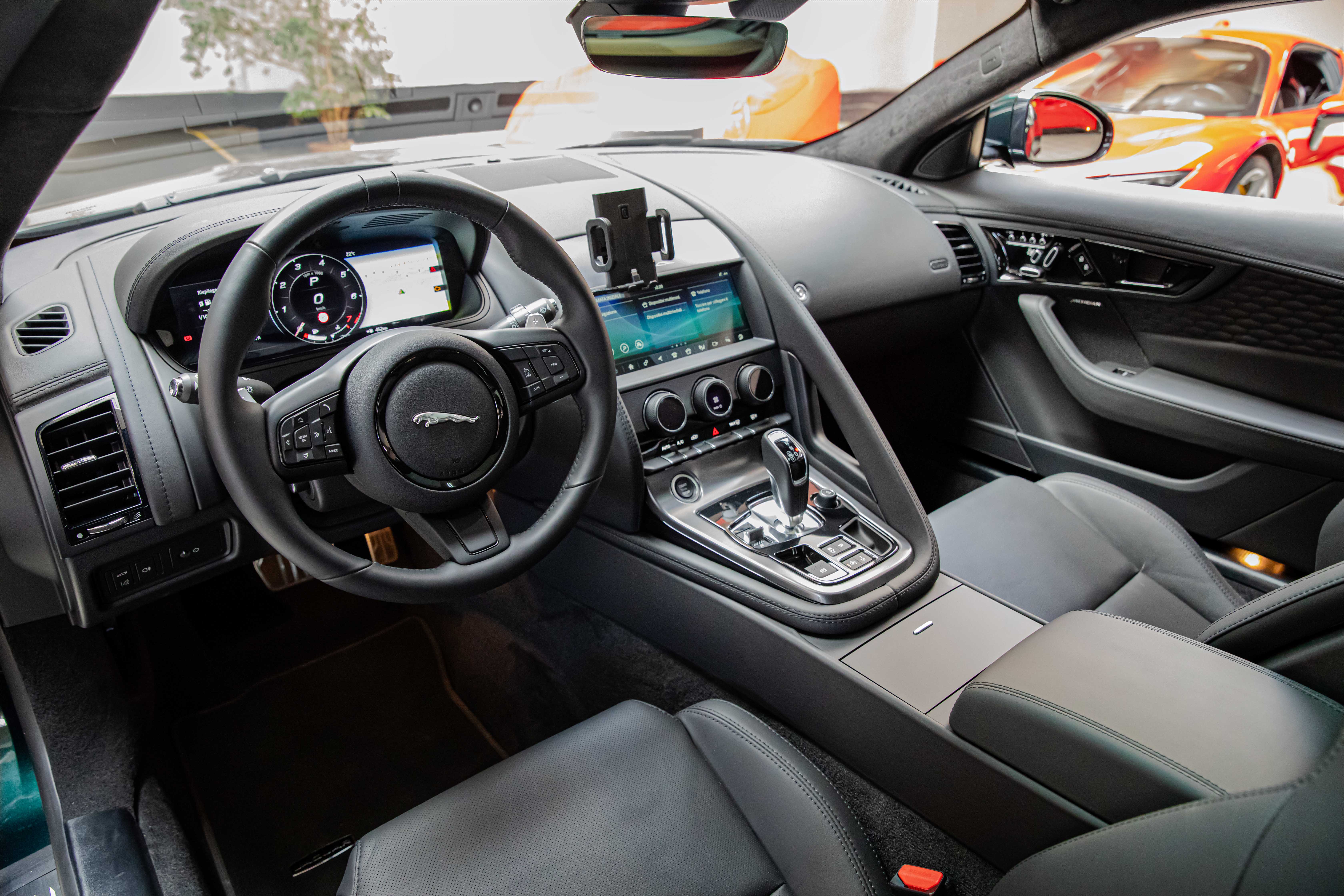 2023 Jaguar F-Type 5.0 V8 offered by a specialist dealer in Milan, Italy, photo 18 of 20