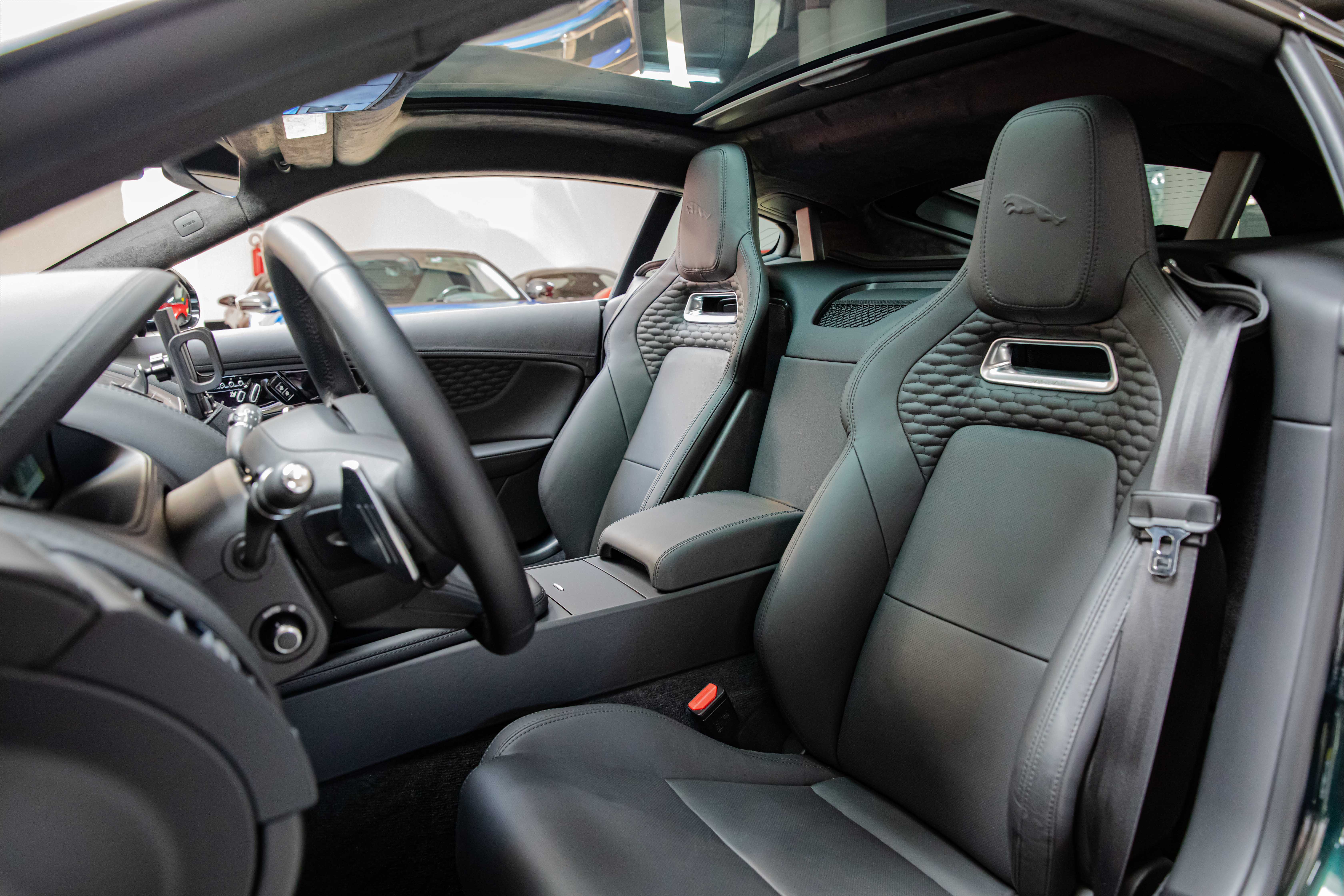 2023 Jaguar F-Type 5.0 V8 offered by a specialist dealer in Milan, Italy, photo 19 of 20