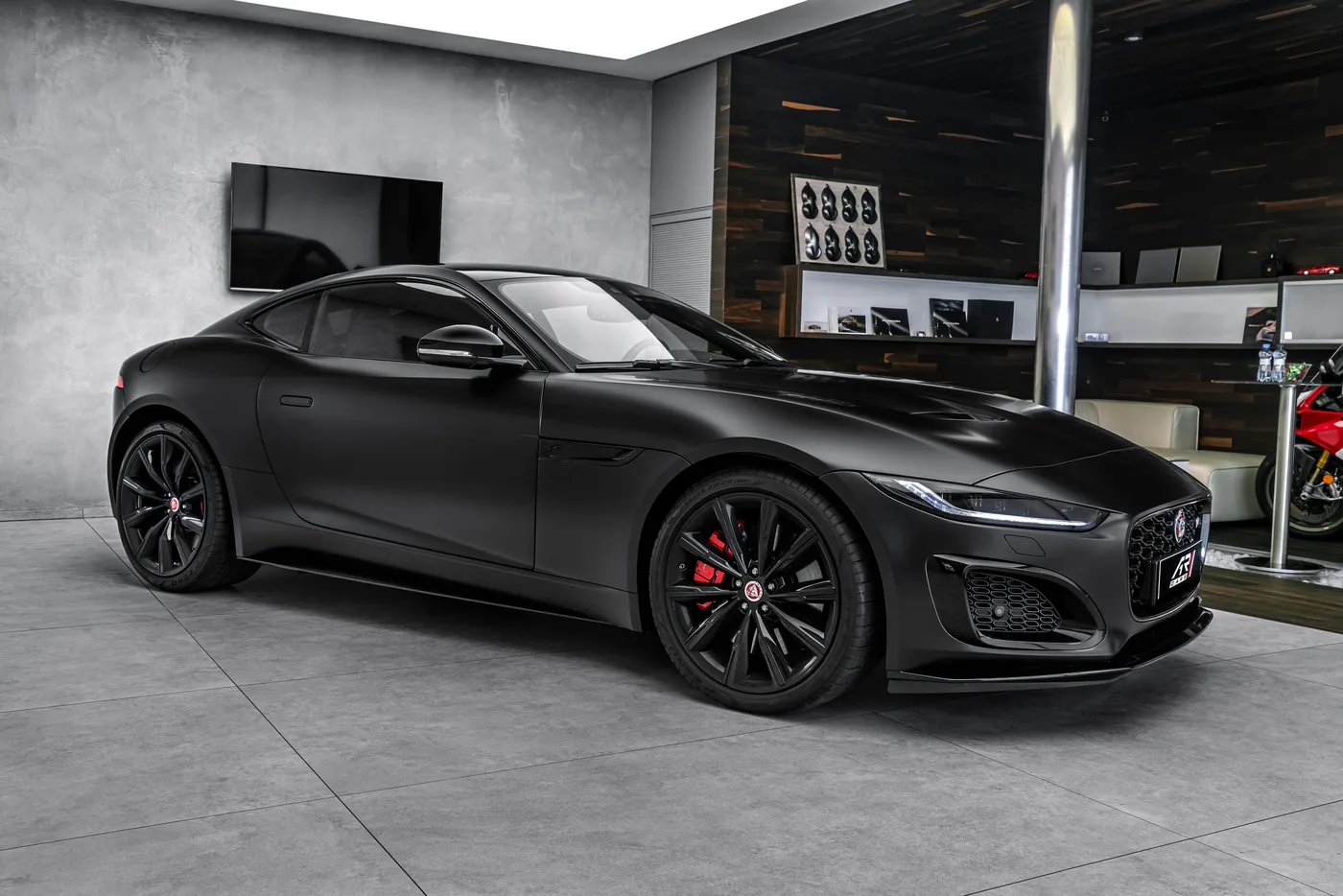 2023 Jaguar F-Type R AWD proposée par un concessionnaire spécialisé à Ostrava, Tchéquie, photo 3 sur 15