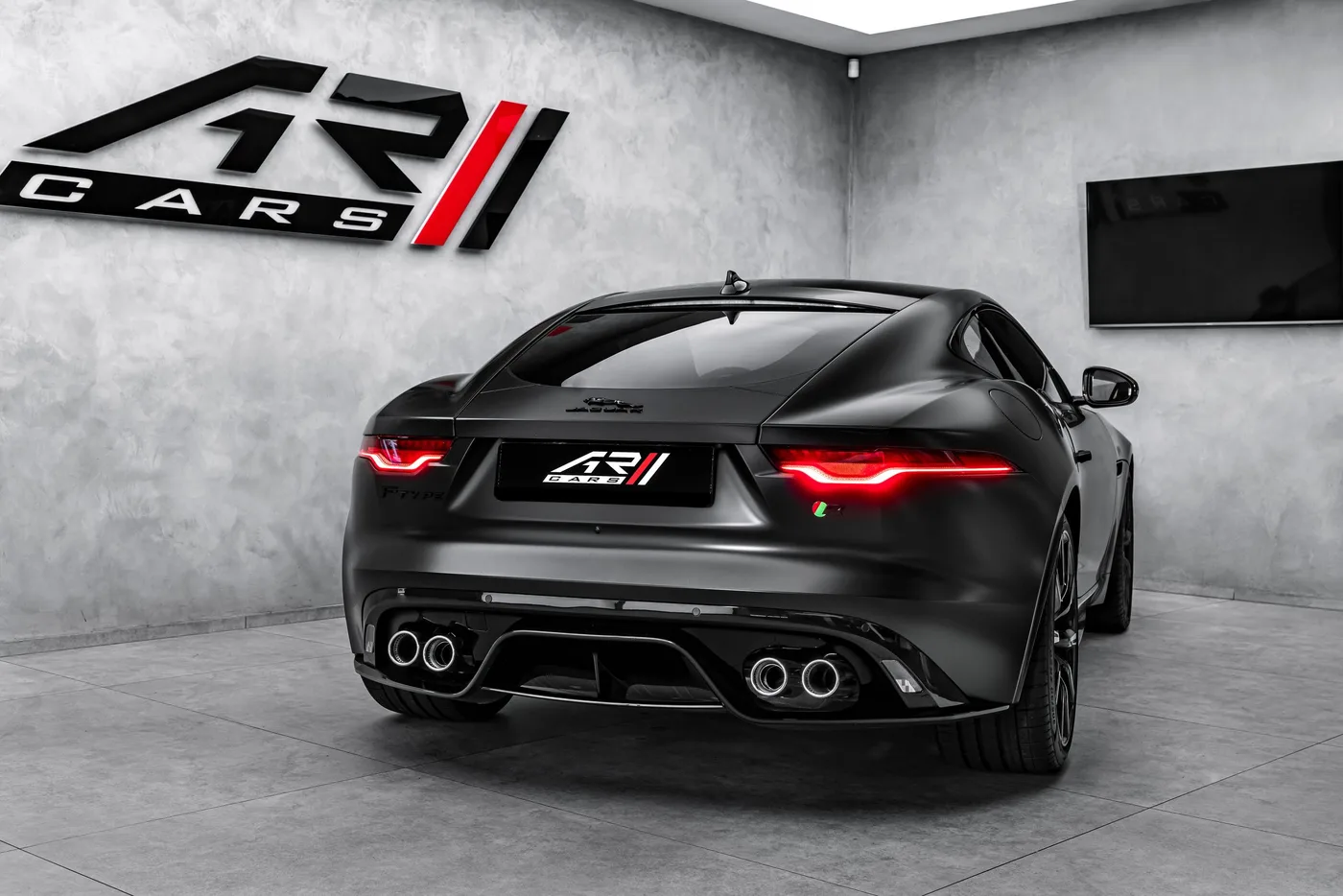 2023 Jaguar F-Type R AWD proposée par un concessionnaire spécialisé à Ostrava, Tchéquie, photo 5 sur 15