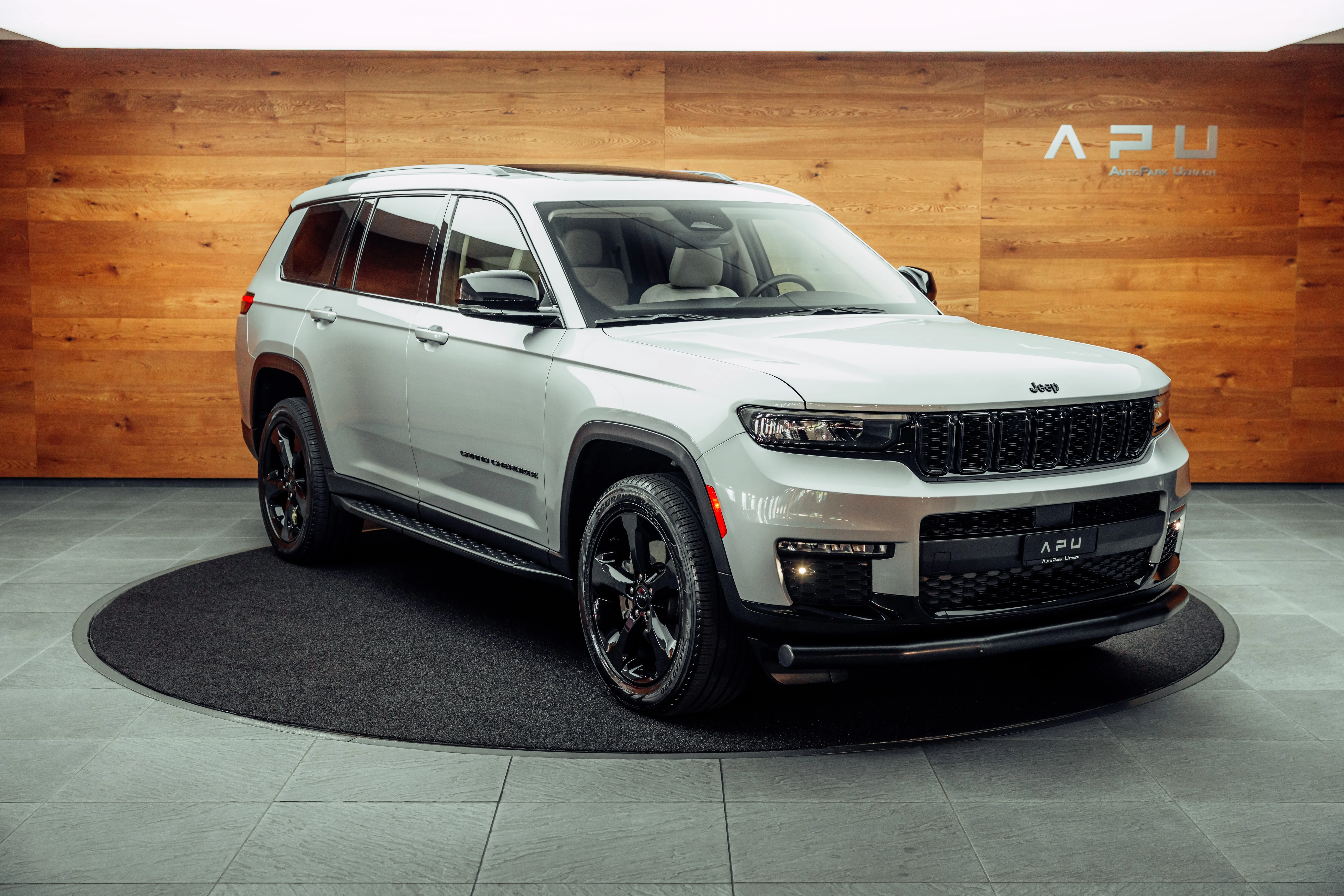 2023 Jeep Grand Cherokee L offered by a specialist dealer in Uznach, Switzerland, main photo