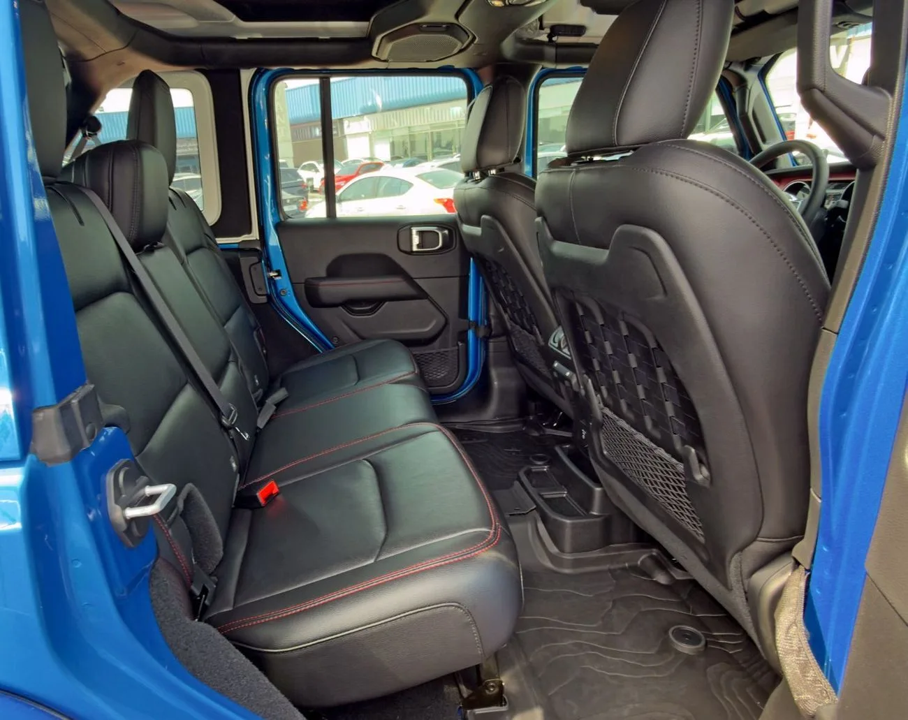 2023 Jeep Wrangler Unlimited Rubicon offered by a specialist dealer in Dubai, United Arab Emirates, photo 12 of 13