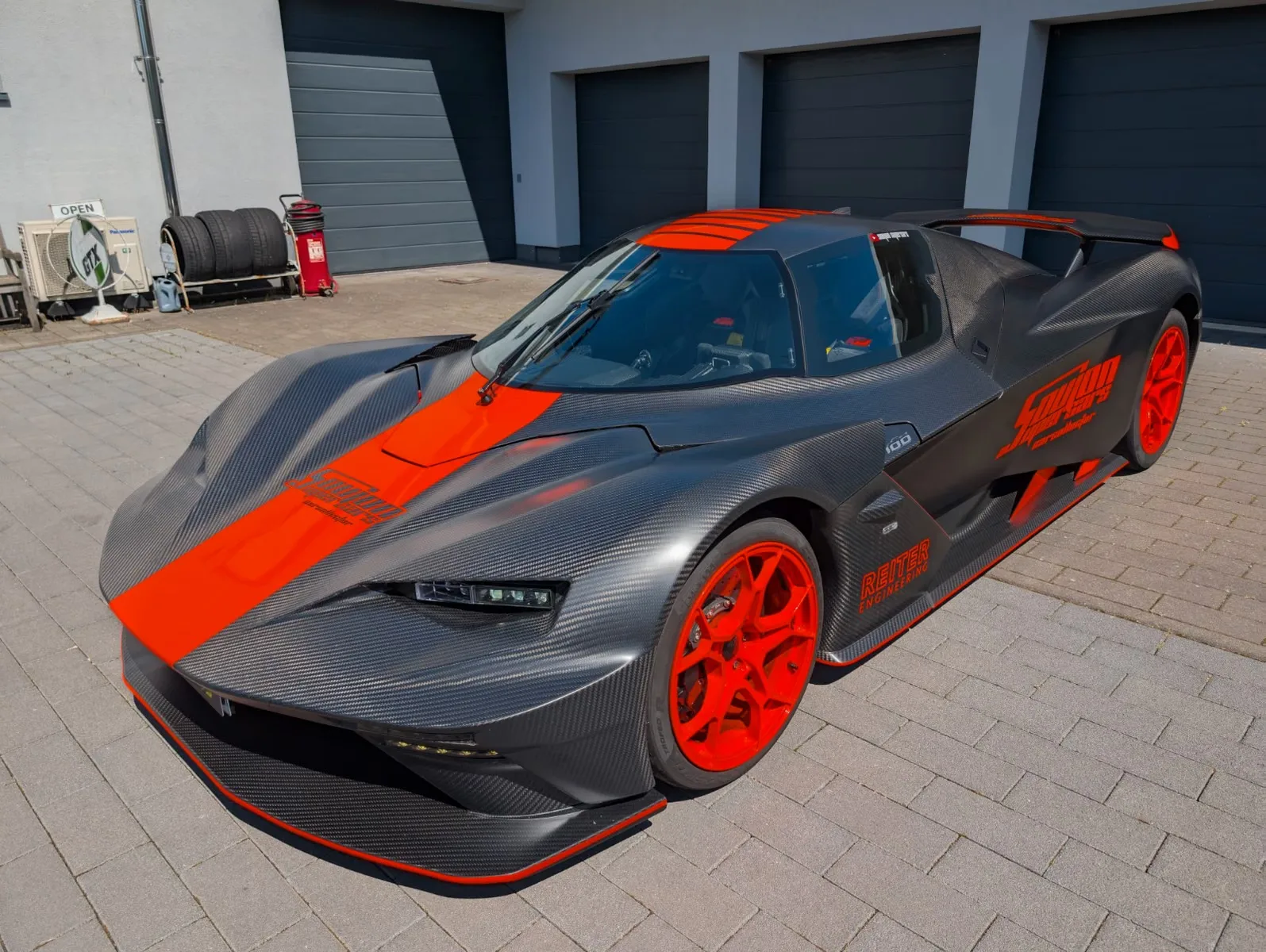 2023 KTM X-Bow GT-XR, Carbon Clear Matt, vue de trois-quarts avant