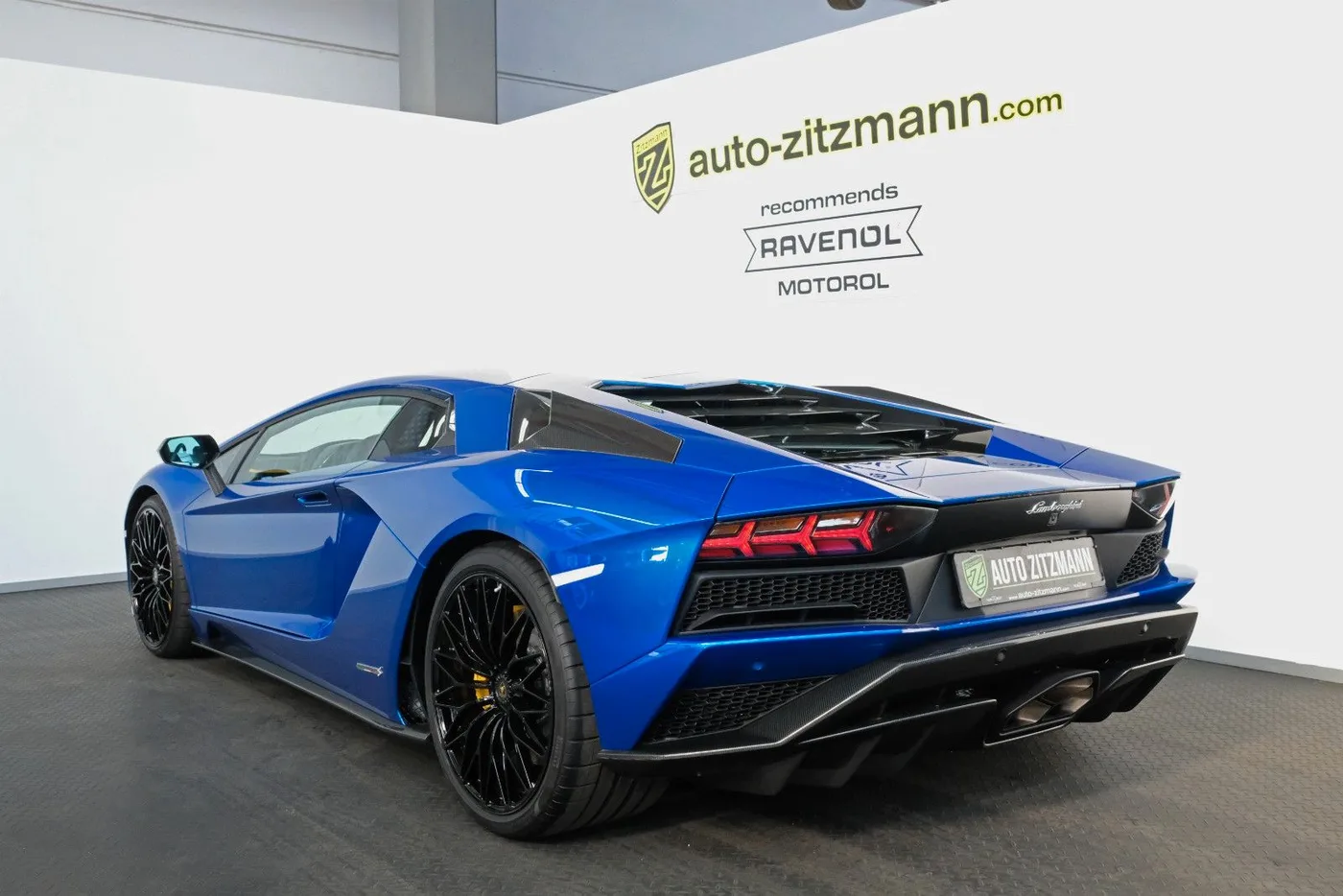 2023 Lamborghini Aventador S angeboten von einem Fachhändler in Nuremberg, Deutschland, Foto 2 von 15
