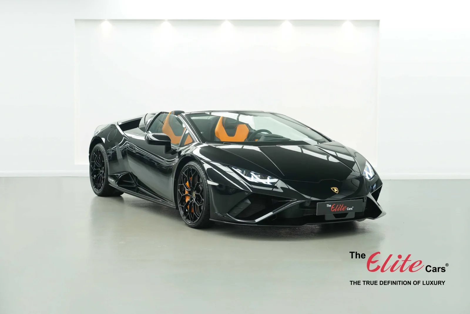 2023 Lamborghini Huracán EVO RWD Spyder proposée par un concessionnaire spécialisé à Dubai, Émirats arabes unis, photo principale
