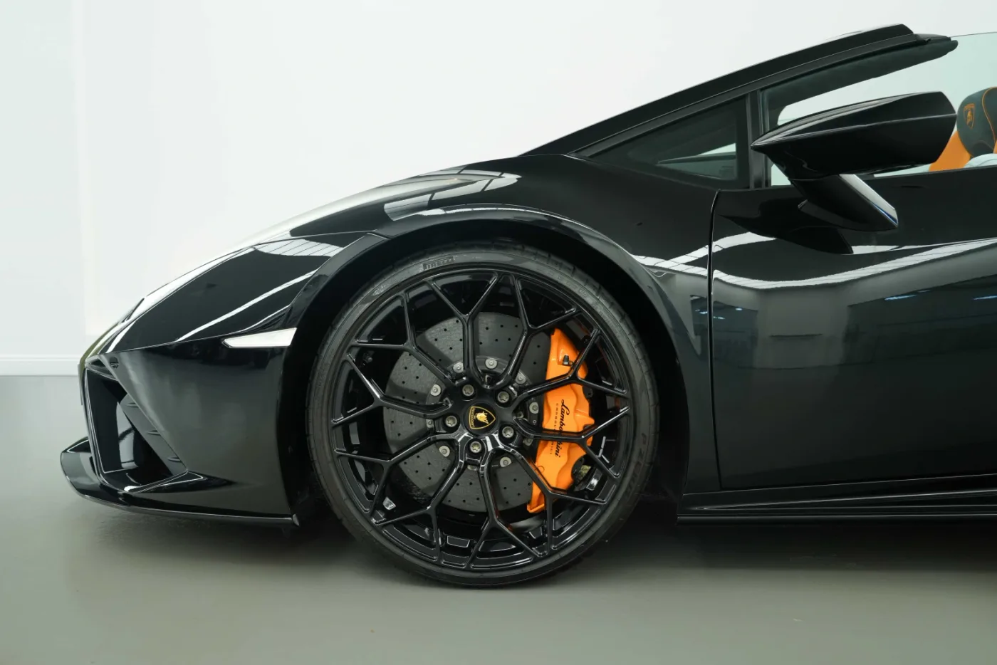 2023 Lamborghini Huracán EVO RWD Spyder proposée par un concessionnaire spécialisé à Dubai, Émirats arabes unis, photo 7 sur 10