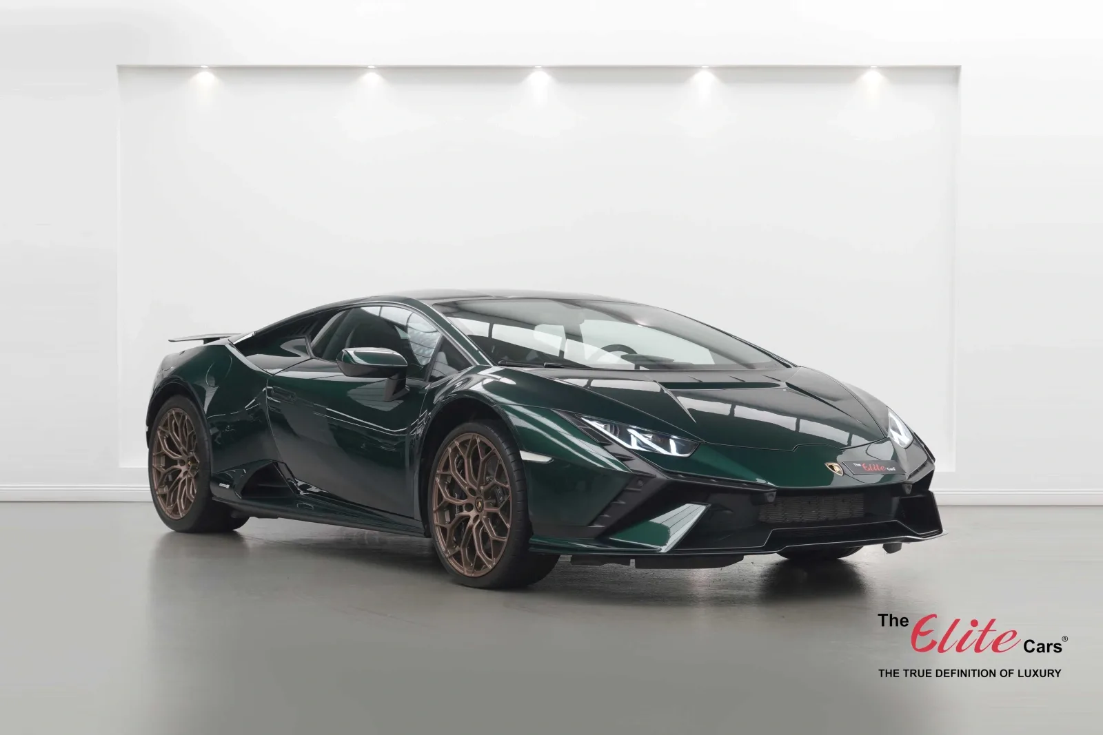 2023 Lamborghini Huracán Tecnica angeboten von einem Fachhändler in Dubai, Vereinigte Arabische Emirate, Hauptfoto