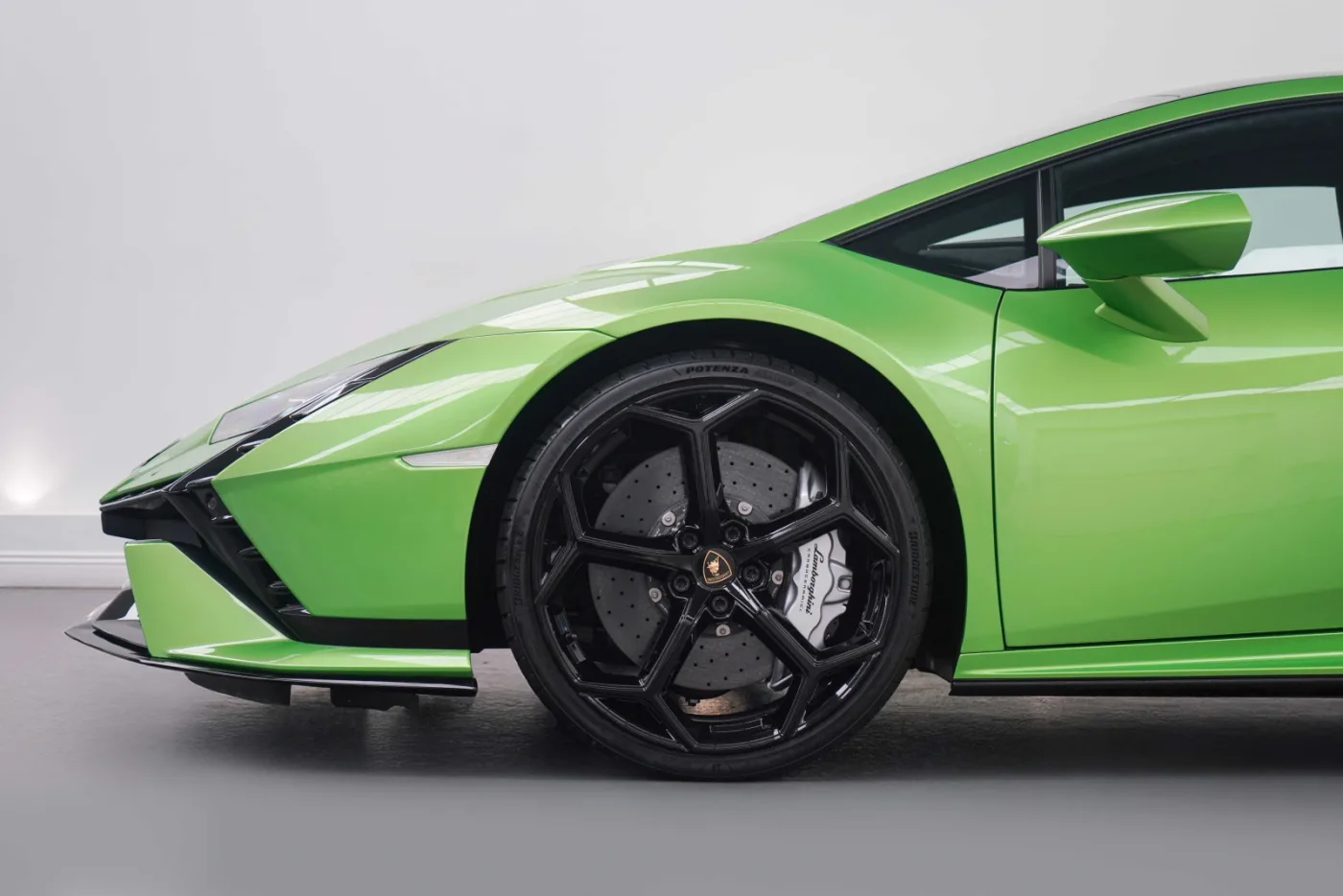2023 Lamborghini Huracán Tecnica angeboten von einem Fachhändler in Dubai, Vereinigte Arabische Emirate, Foto 7 von 10