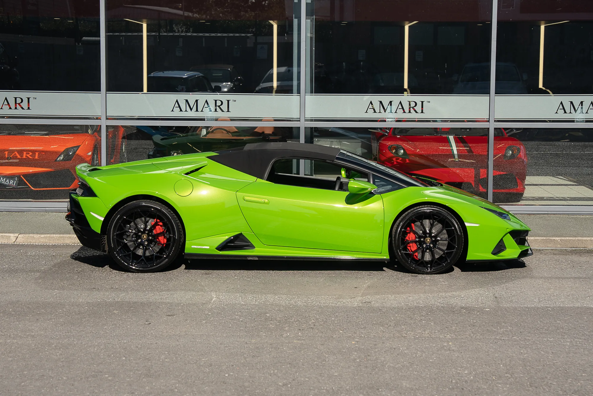 2023 Lamborghini Huracán EVO Spyder, 2/30
