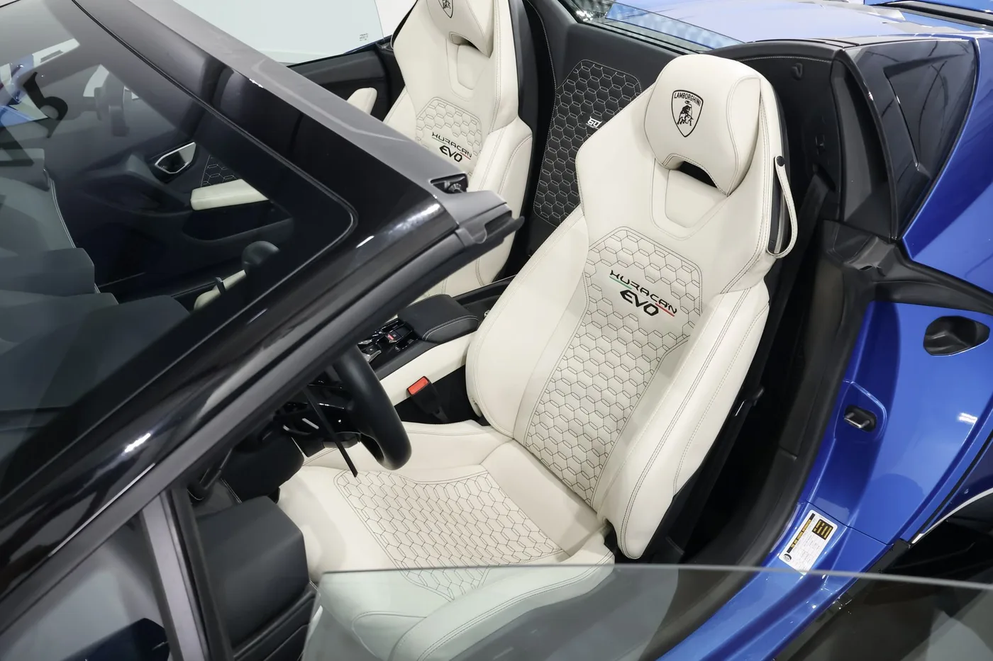2023 Lamborghini Huracán EVO Spyder angeboten von einem Supersportwagenhändler in Zibido San Giacomo, Italien, Foto 9 von 23