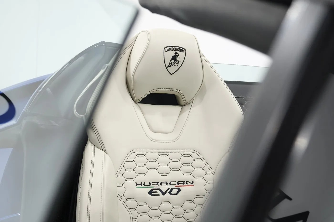 2023 Lamborghini Huracán EVO Spyder angeboten von einem Supersportwagenhändler in Zibido San Giacomo, Italien, Foto 14 von 23