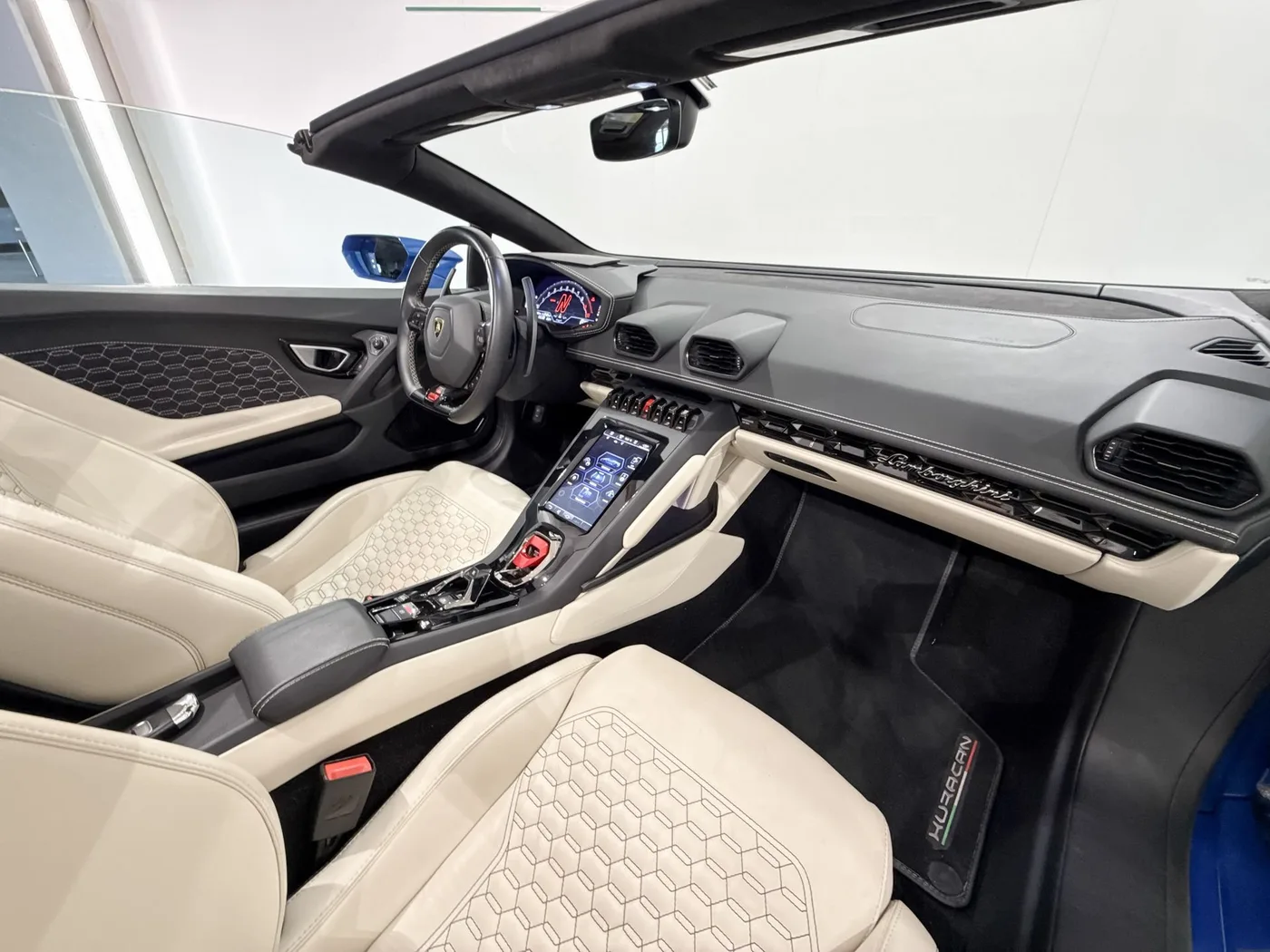 2023 Lamborghini Huracán EVO Spyder angeboten von einem Supersportwagenhändler in Zibido San Giacomo, Italien, Foto 22 von 23