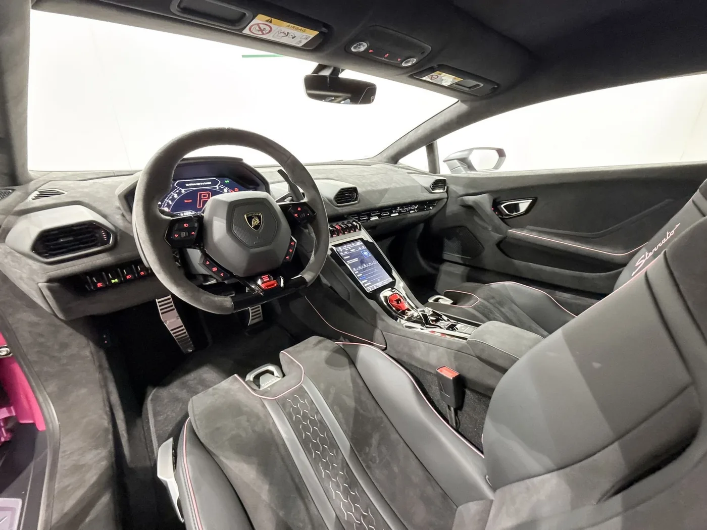 2023 Lamborghini Huracán Sterrato angeboten von einem Supersportwagenhändler in Zibido San Giacomo, Italien, Foto 14 von 25