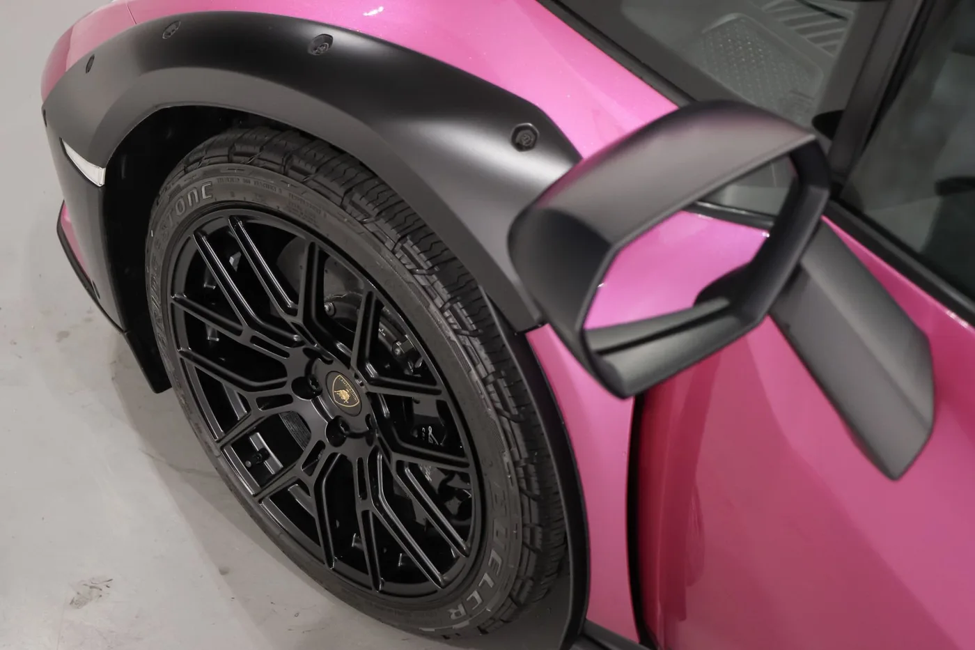 2023 Lamborghini Huracán Sterrato angeboten von einem Supersportwagenhändler in Zibido San Giacomo, Italien, Foto 19 von 25