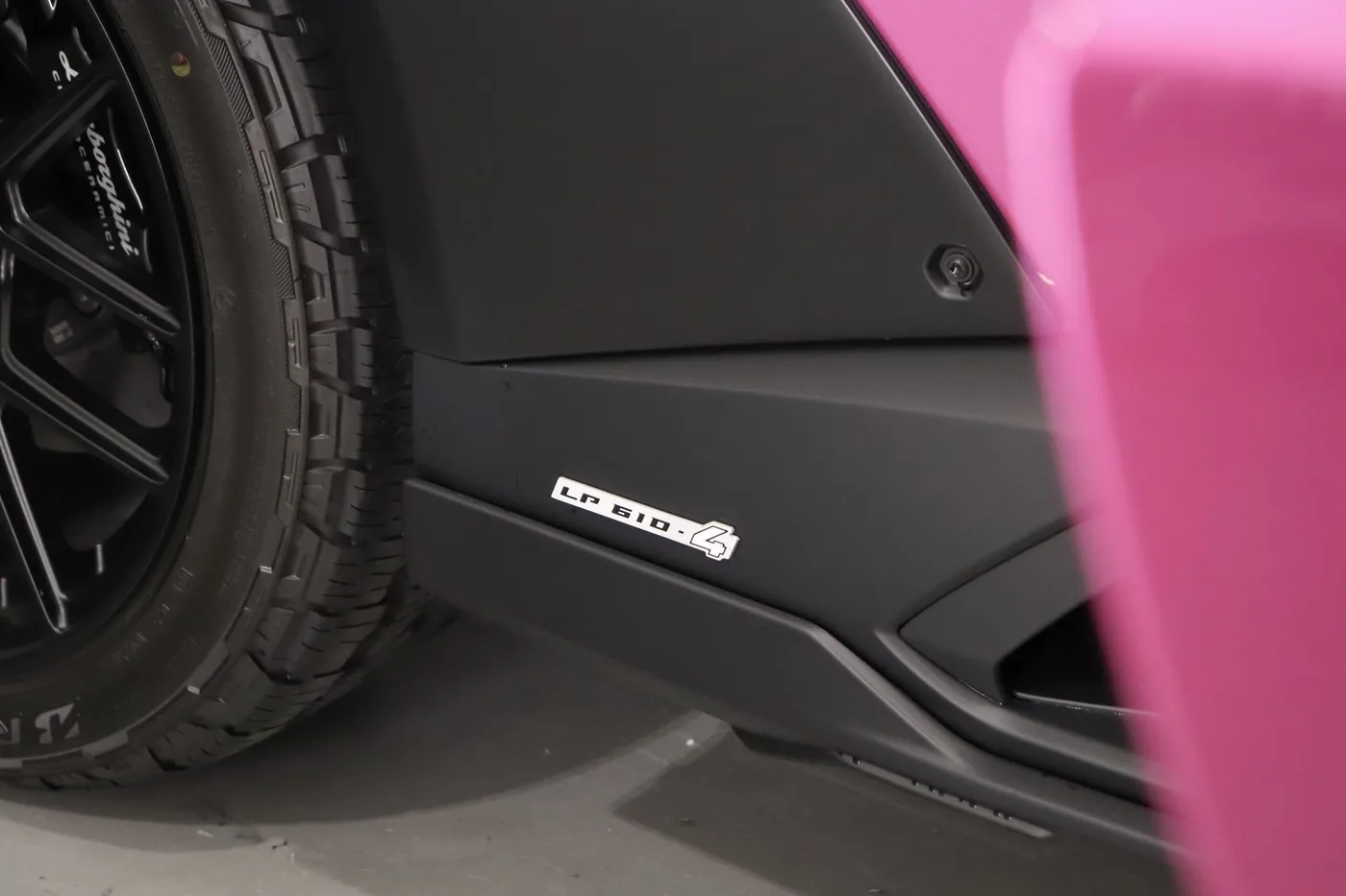 2023 Lamborghini Huracán Sterrato angeboten von einem Supersportwagenhändler in Zibido San Giacomo, Italien, Foto 22 von 25