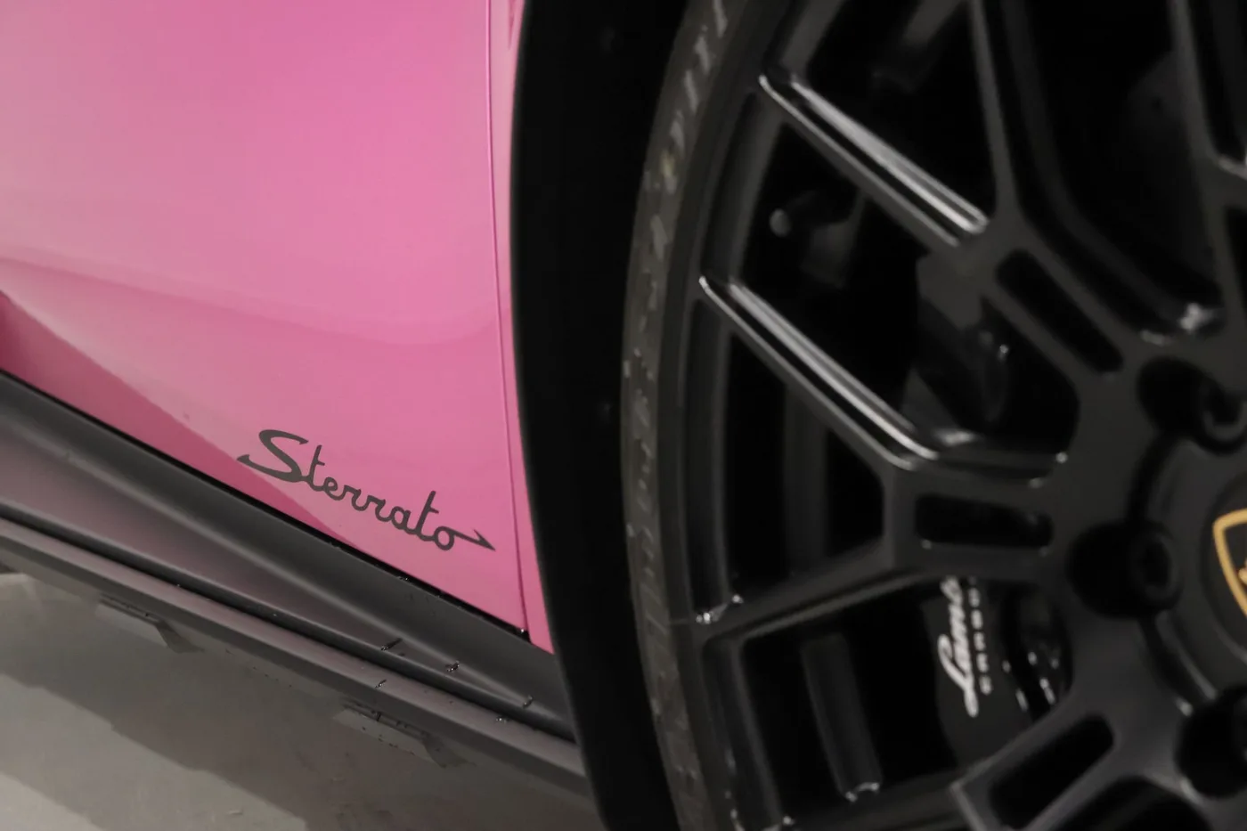 2023 Lamborghini Huracán Sterrato angeboten von einem Supersportwagenhändler in Zibido San Giacomo, Italien, Foto 24 von 25