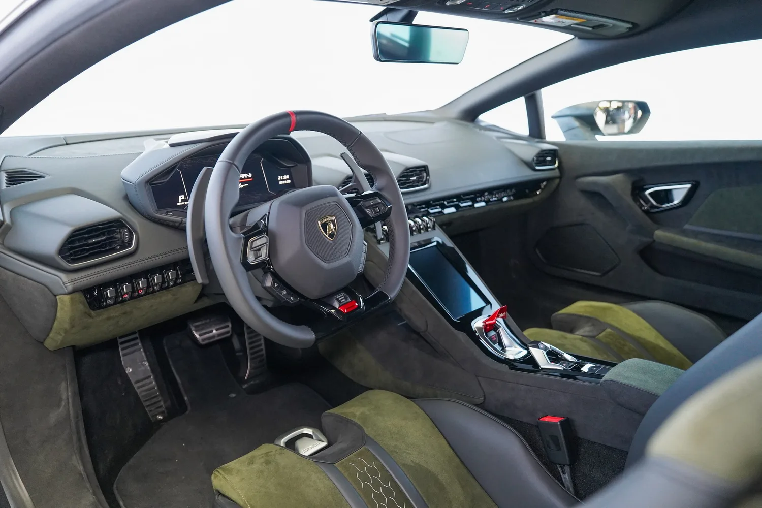2023 Lamborghini Huracán Sterrato, 8/17