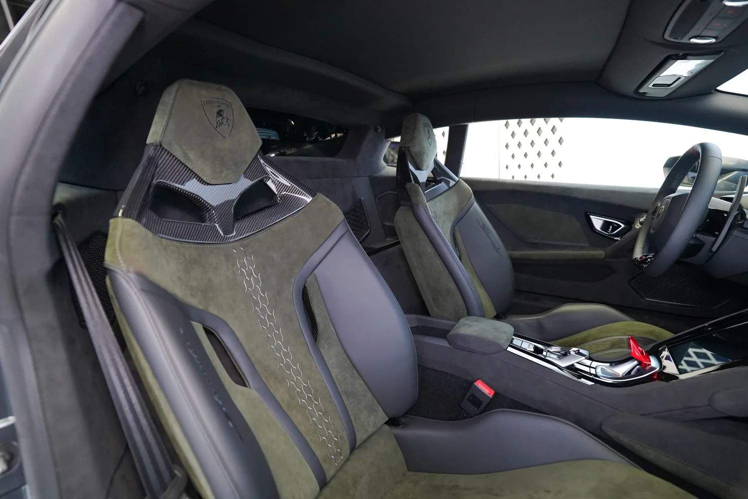 2023 Lamborghini Huracán Sterrato, 16/17