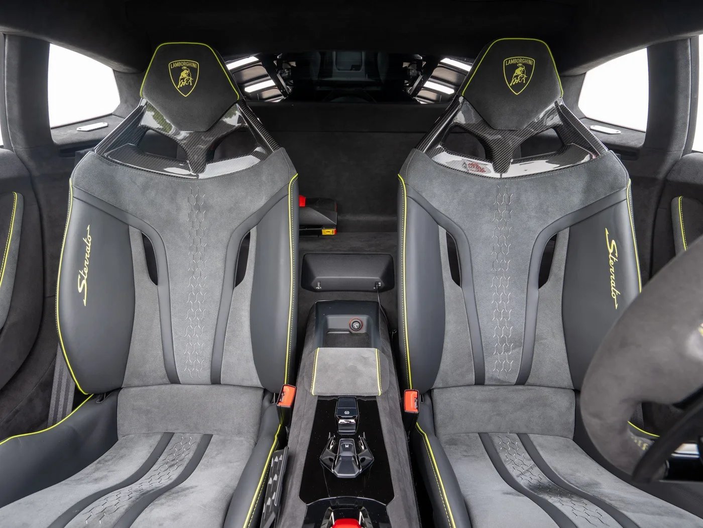 2023 Lamborghini Huracán Sterrato proposée par un concessionnaire spécialisé à Singen, Allemagne, photo 8 sur 15
