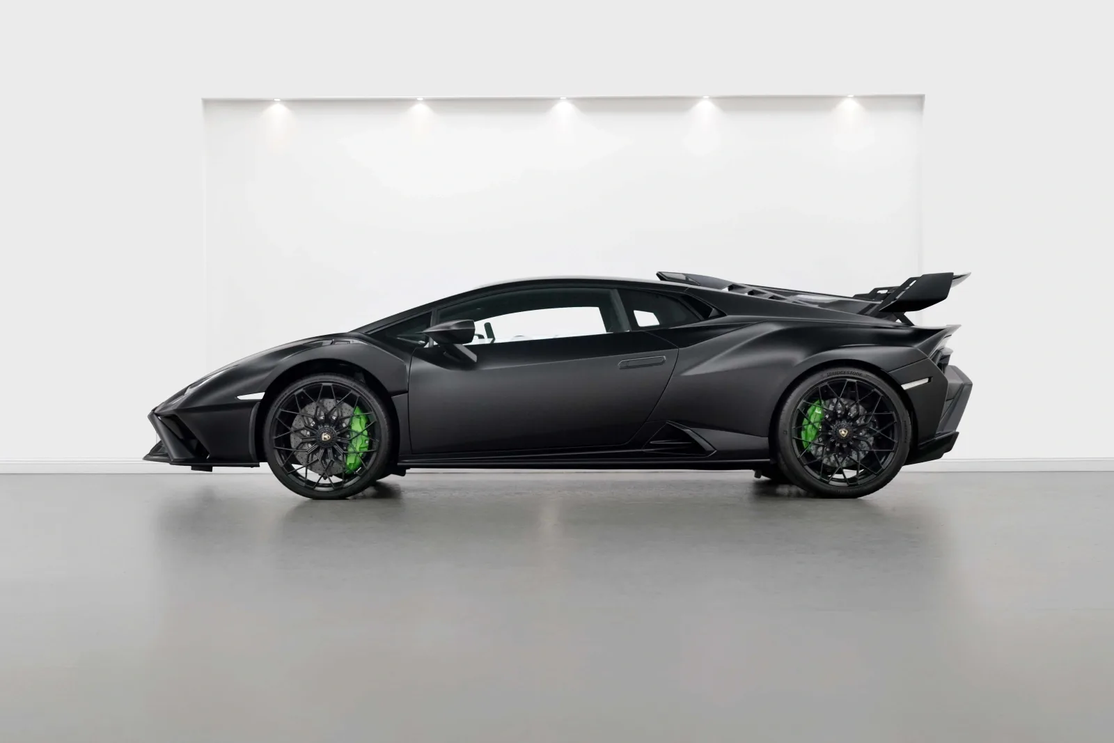 2023 Lamborghini Huracán STO, 2/16