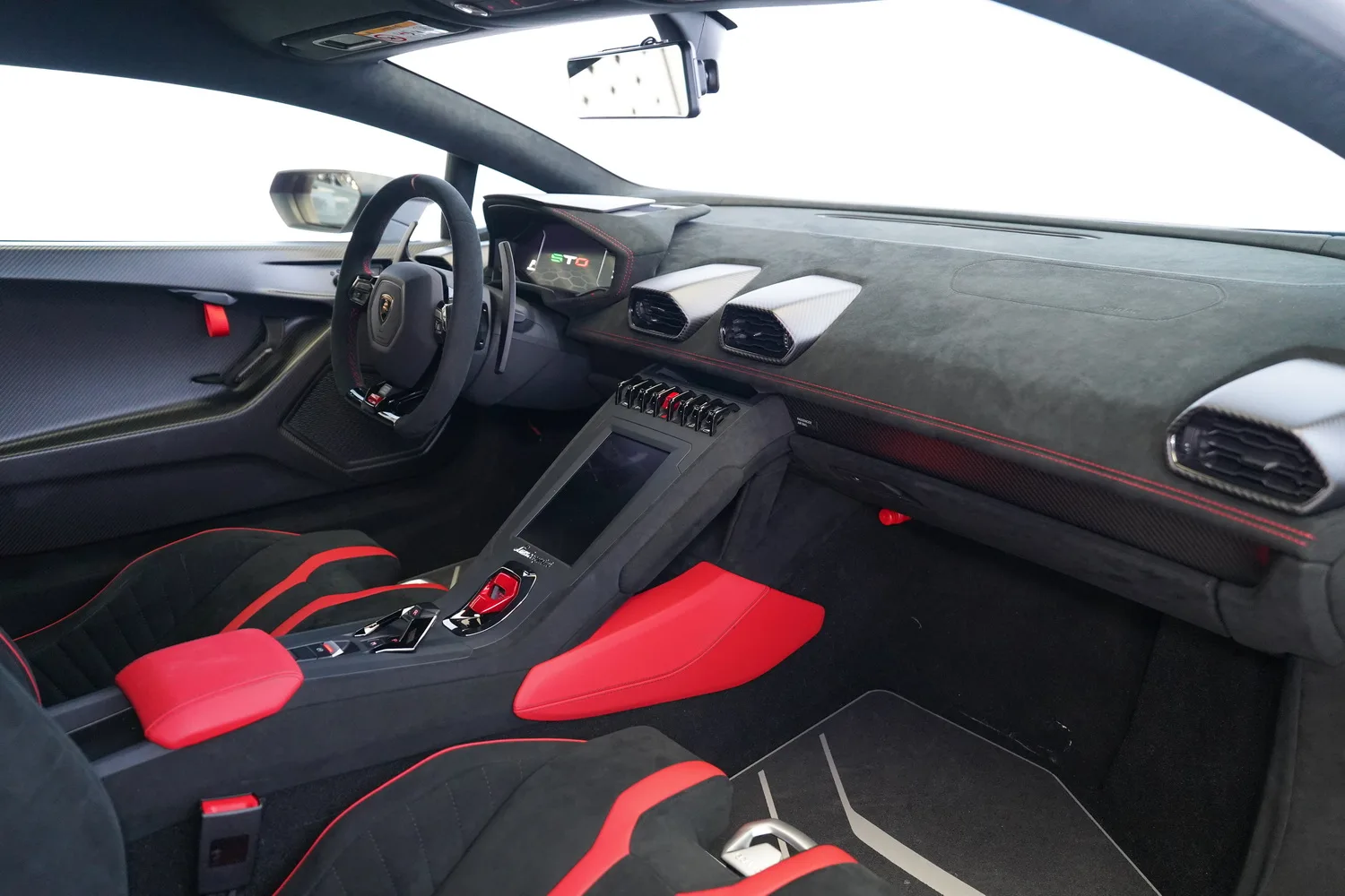 2023 Lamborghini Huracán STO, 17/20