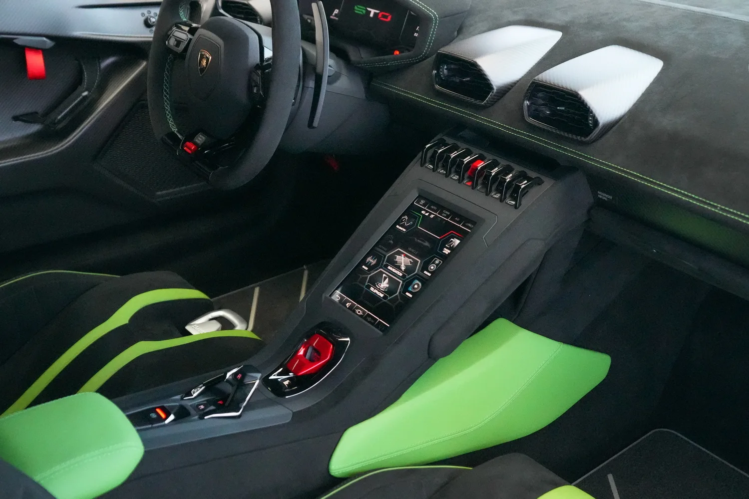 2023 Lamborghini Huracán STO, 8/18