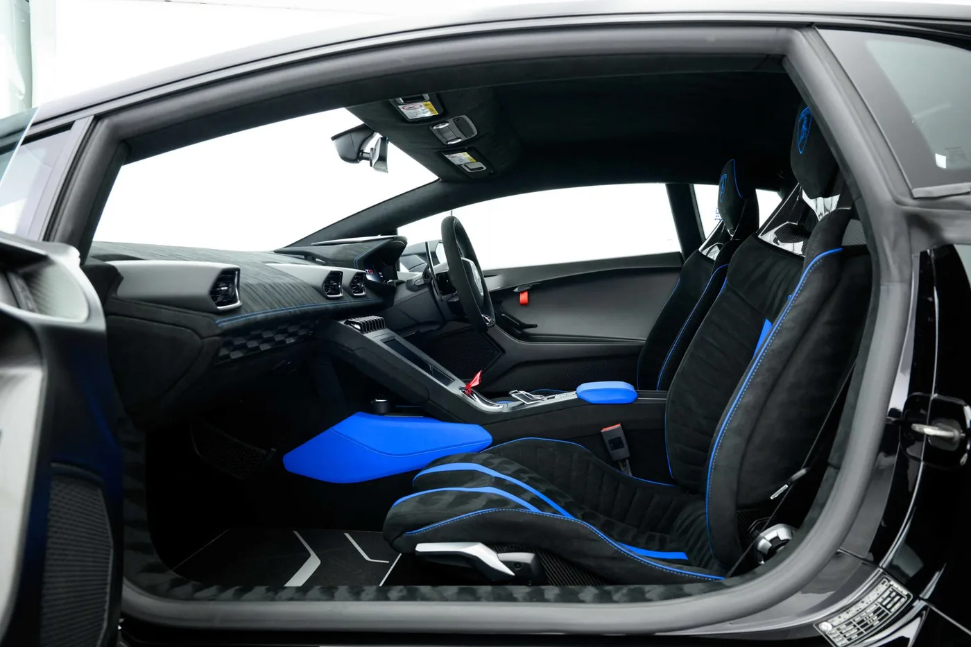 2023 Lamborghini Huracán STO angeboten von einer Vertragshändlergruppe in Hatfield, Vereinigtes Königreich, Foto 6 von 20