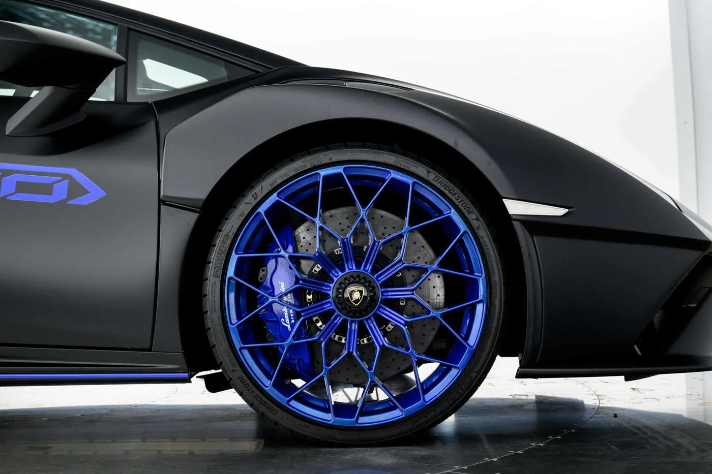 2023 Lamborghini Huracán STO angeboten von einer Vertragshändlergruppe in Hatfield, Vereinigtes Königreich, Foto 9 von 20