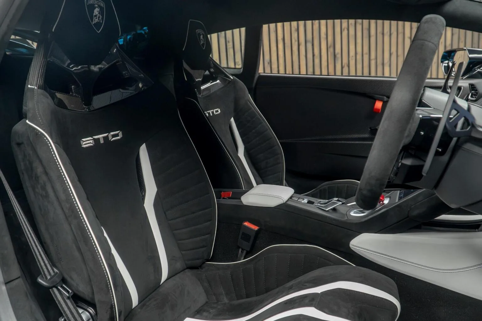 2023 Lamborghini Huracán STO, 2/30
